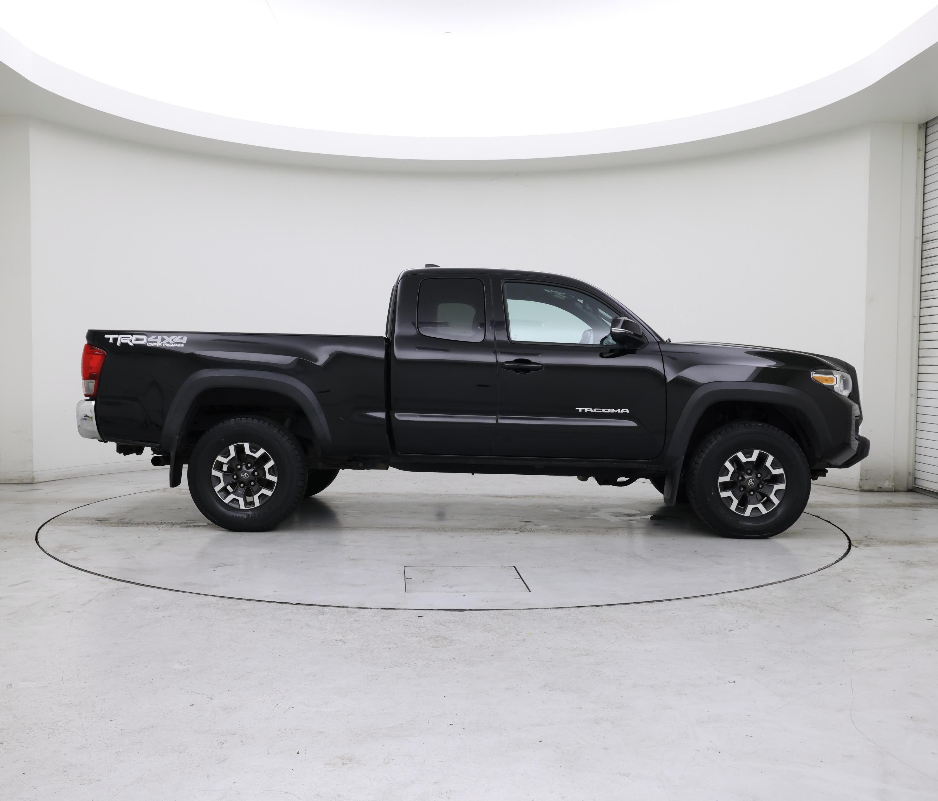 Thumbnail: 2016 Toyota Tacoma - 7