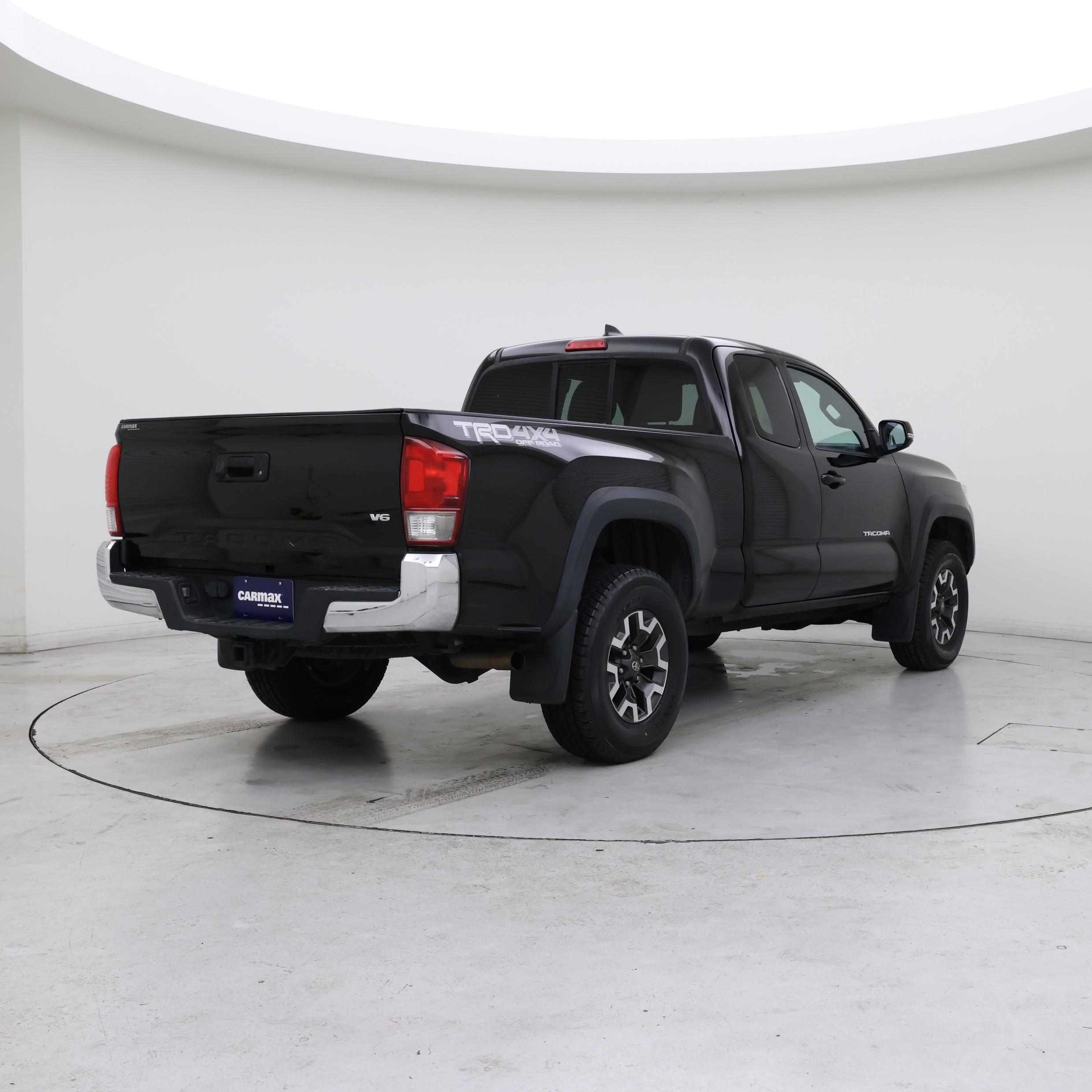 Thumbnail: 2016 Toyota Tacoma - 8