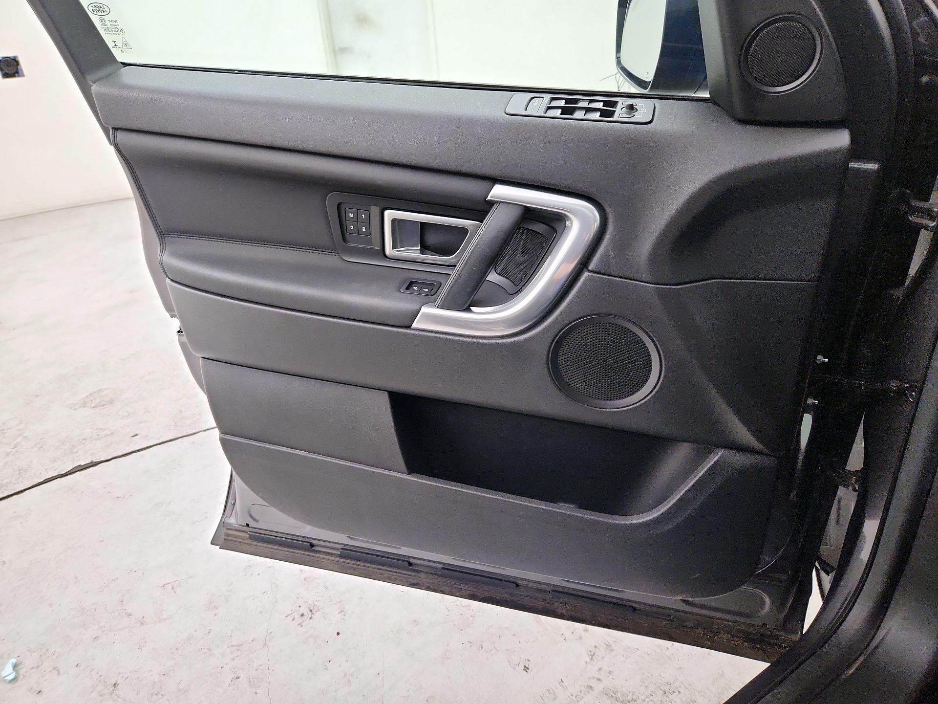 Thumbnail: 2019 Land Rover Discovery Sport - 12