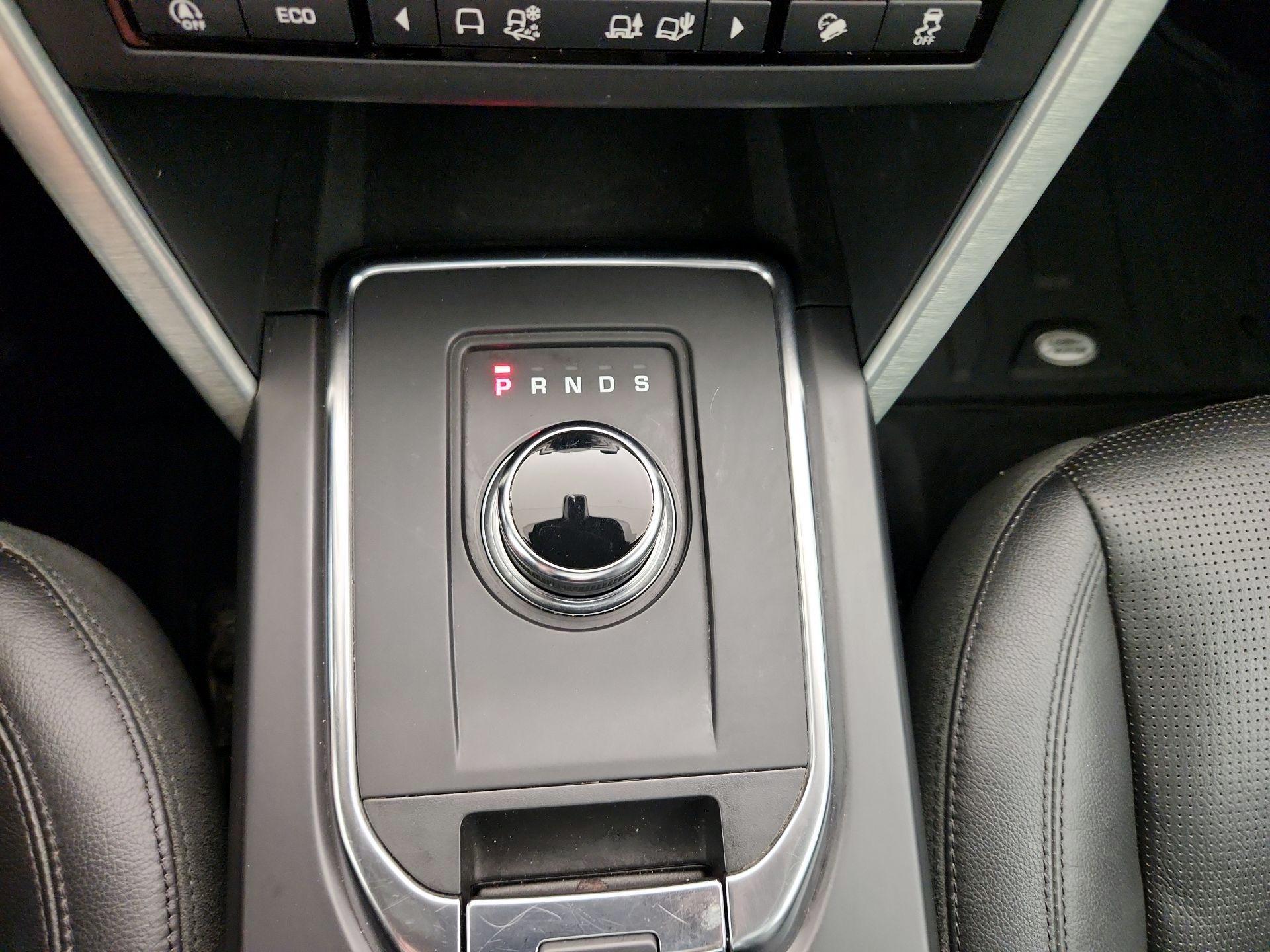Thumbnail: 2019 Land Rover Discovery Sport - 17