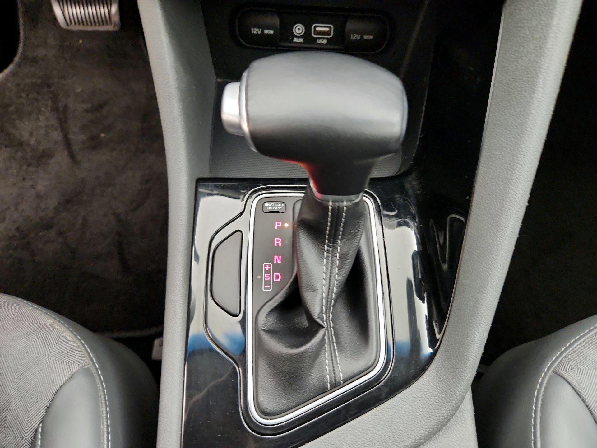 Thumbnail: 2017 Kia Niro - 17