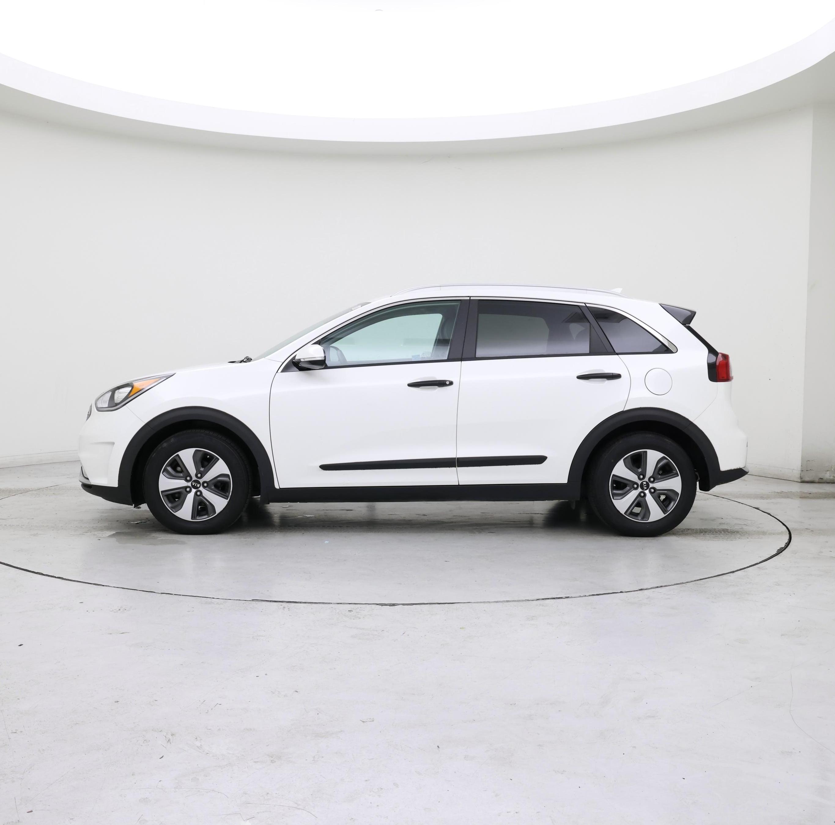 Thumbnail: 2017 Kia Niro - 3