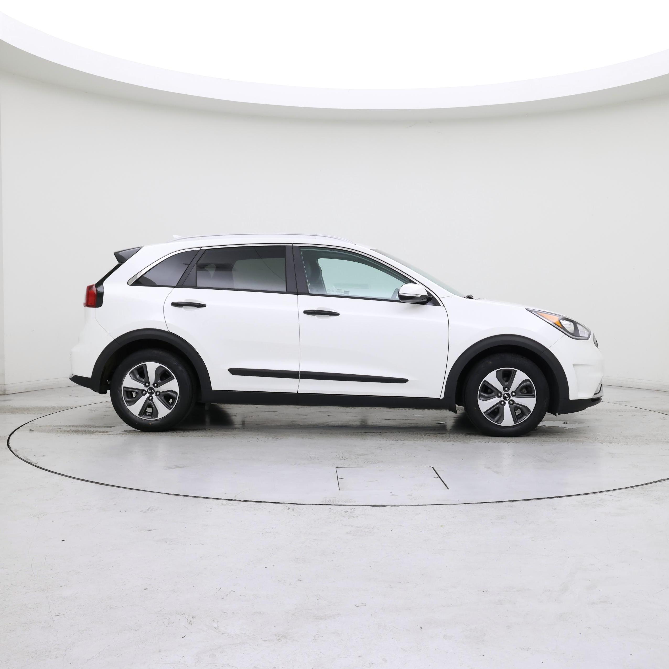 Thumbnail: 2017 Kia Niro - 7