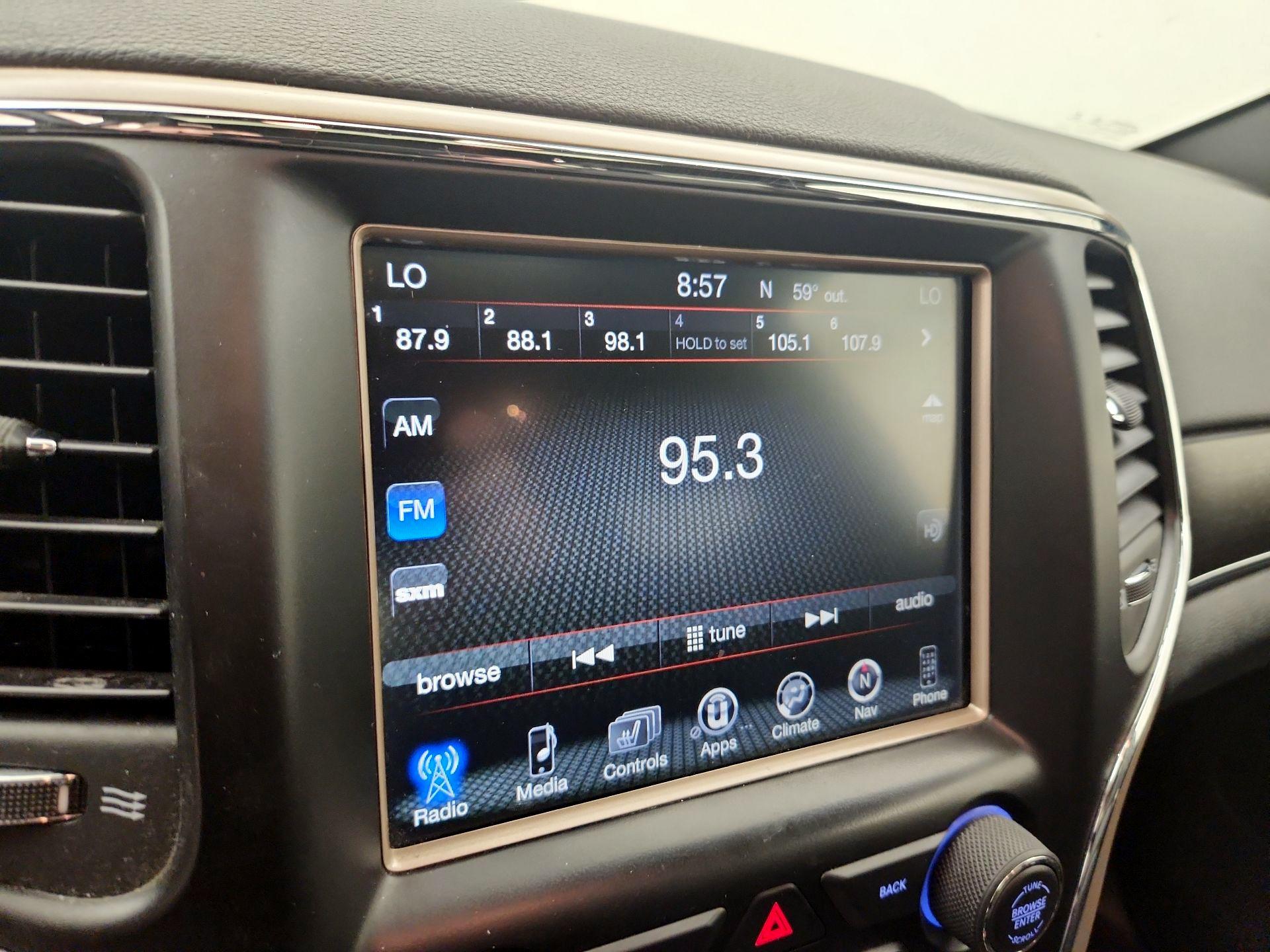Thumbnail: 2017 Jeep Grand Cherokee - 16