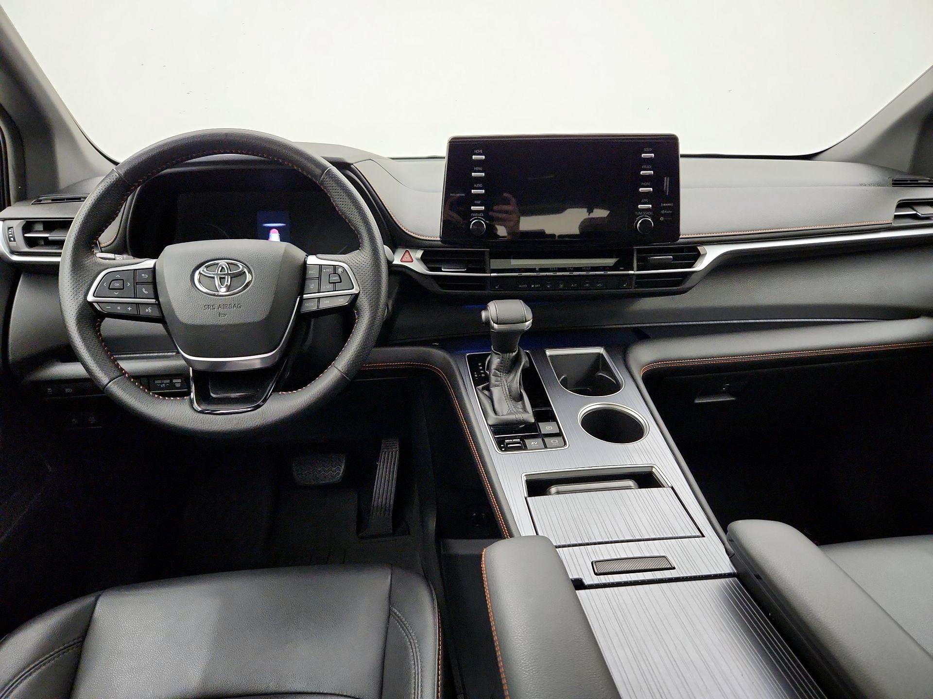 Thumbnail: 2021 Toyota Sienna - 9