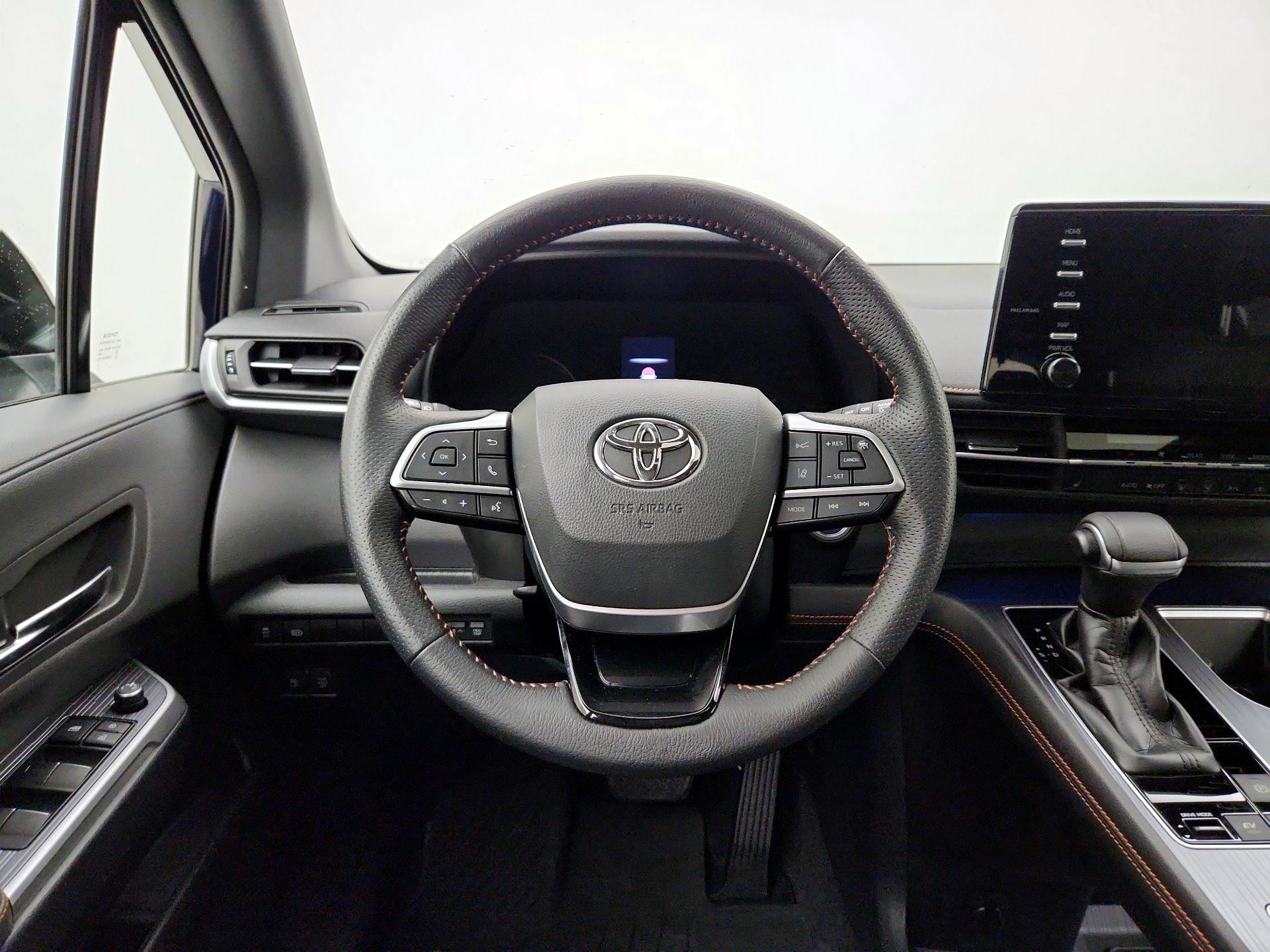 Thumbnail: 2021 Toyota Sienna - 10