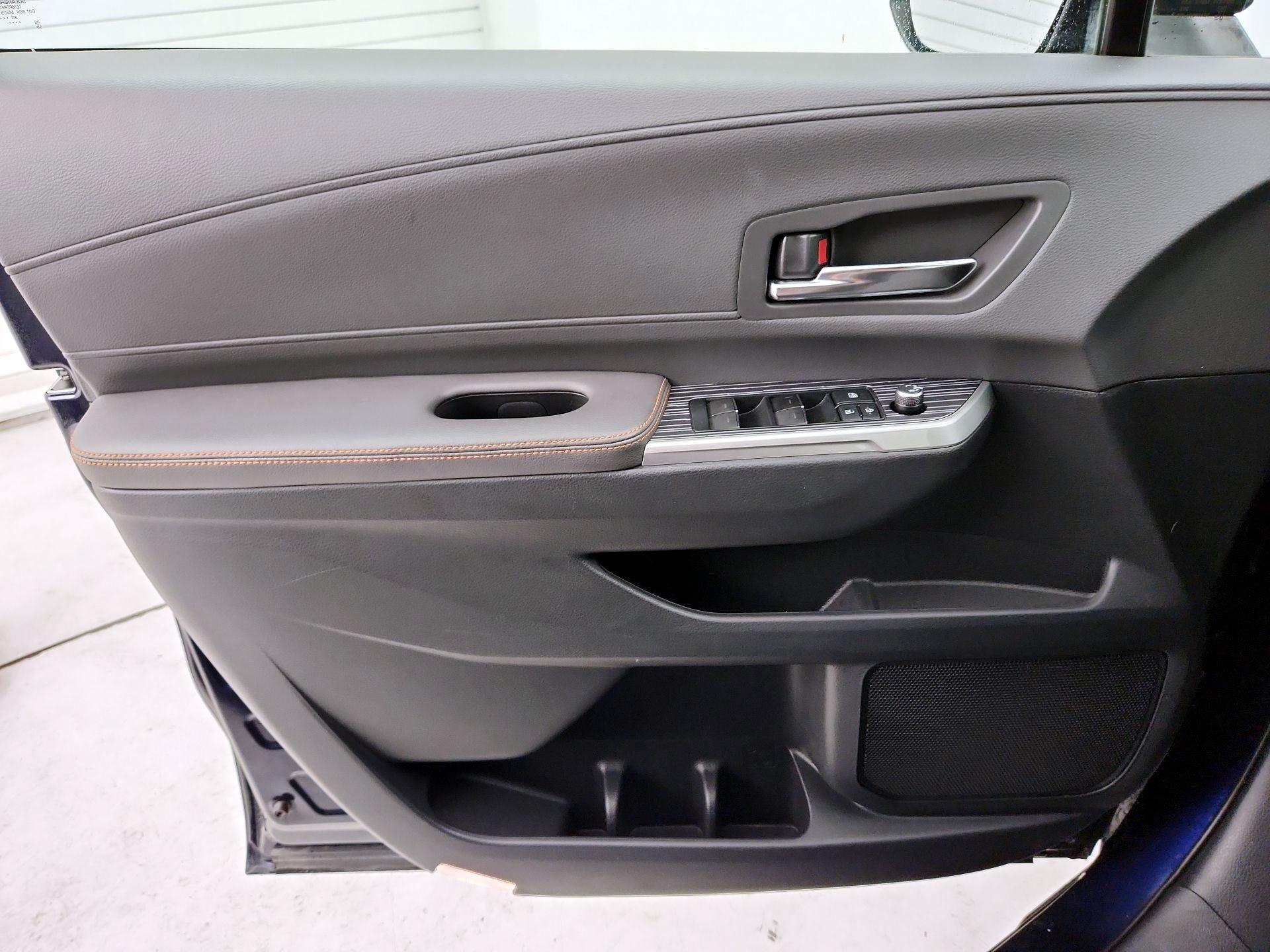 Thumbnail: 2021 Toyota Sienna - 12