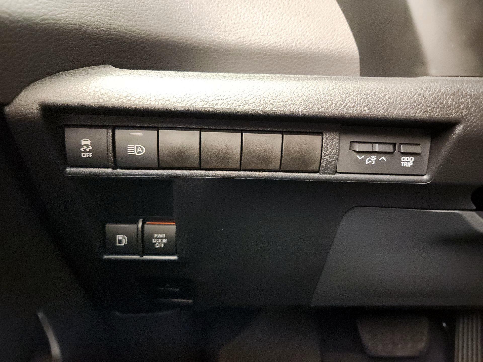 Thumbnail: 2021 Toyota Sienna - 13