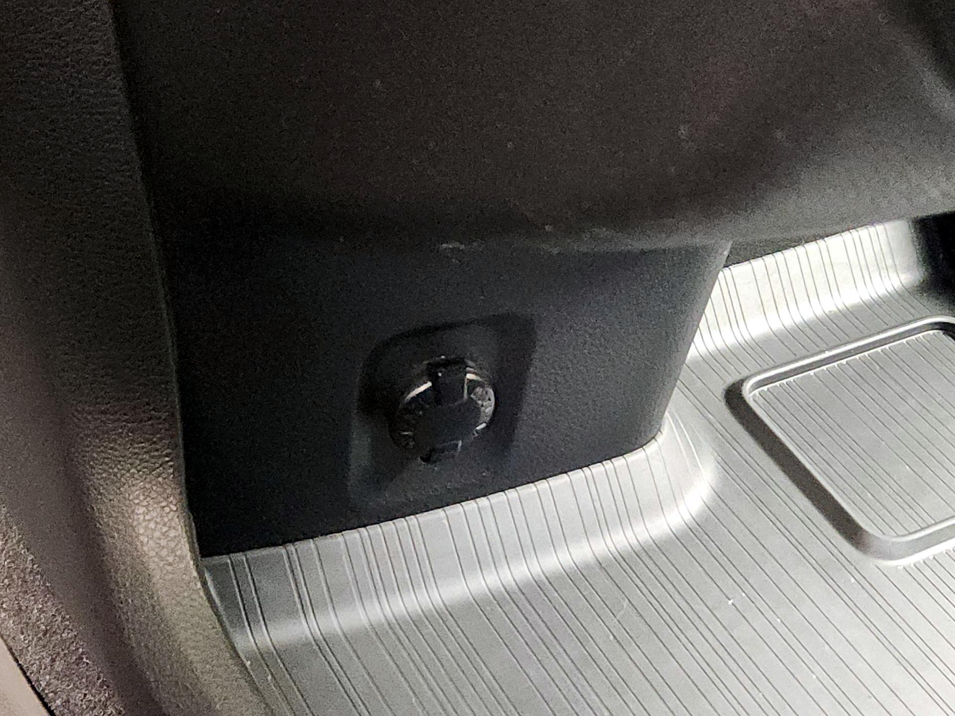 Thumbnail: 2021 Toyota Sienna - 19