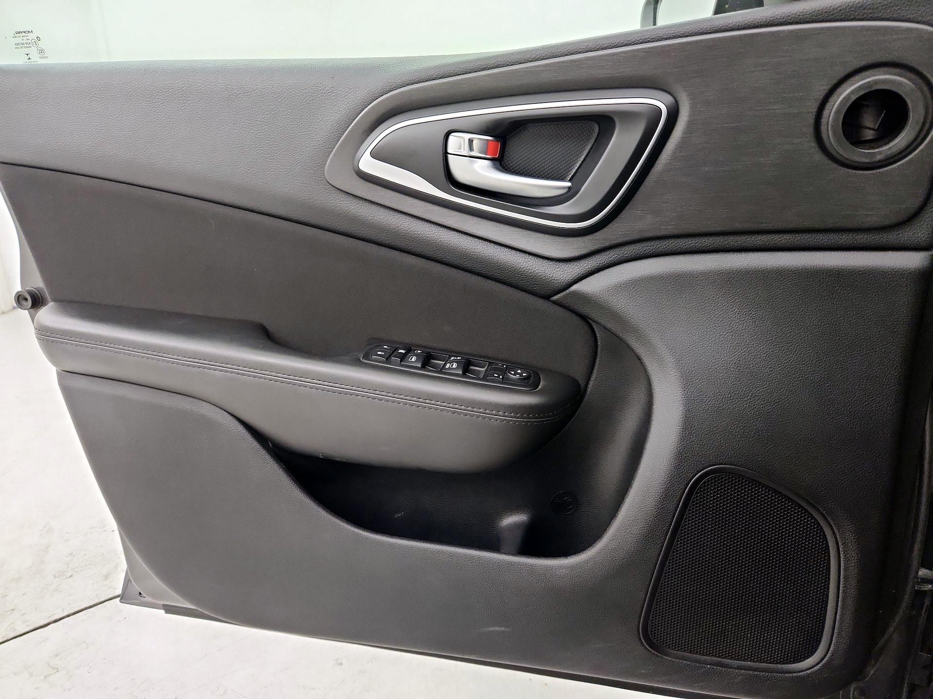 Thumbnail: 2015 Chrysler 200 - 12