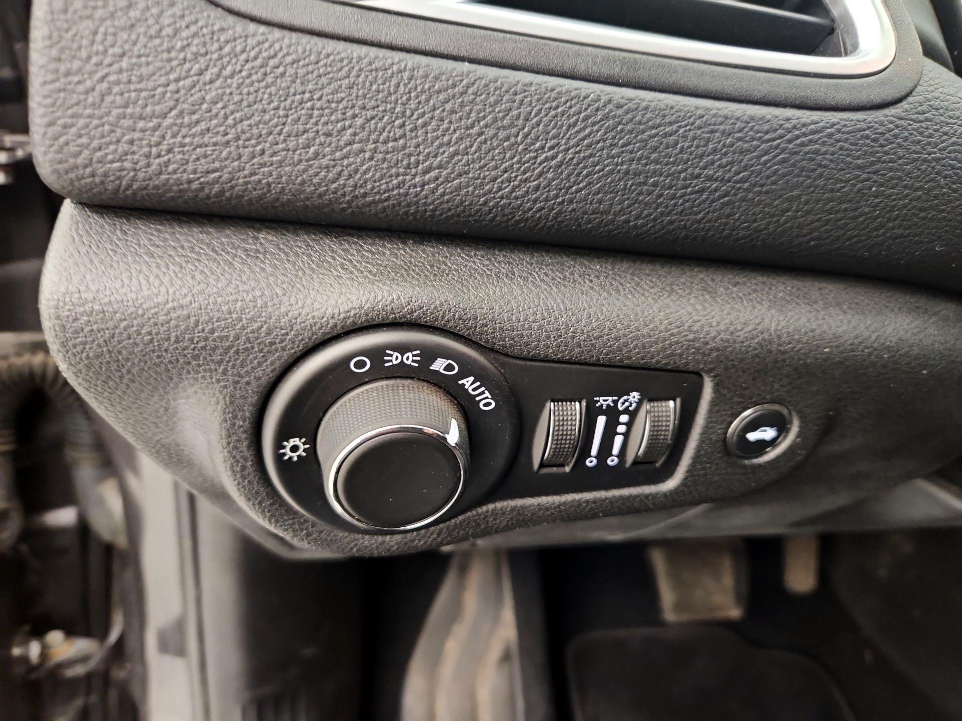 Thumbnail: 2015 Chrysler 200 - 13
