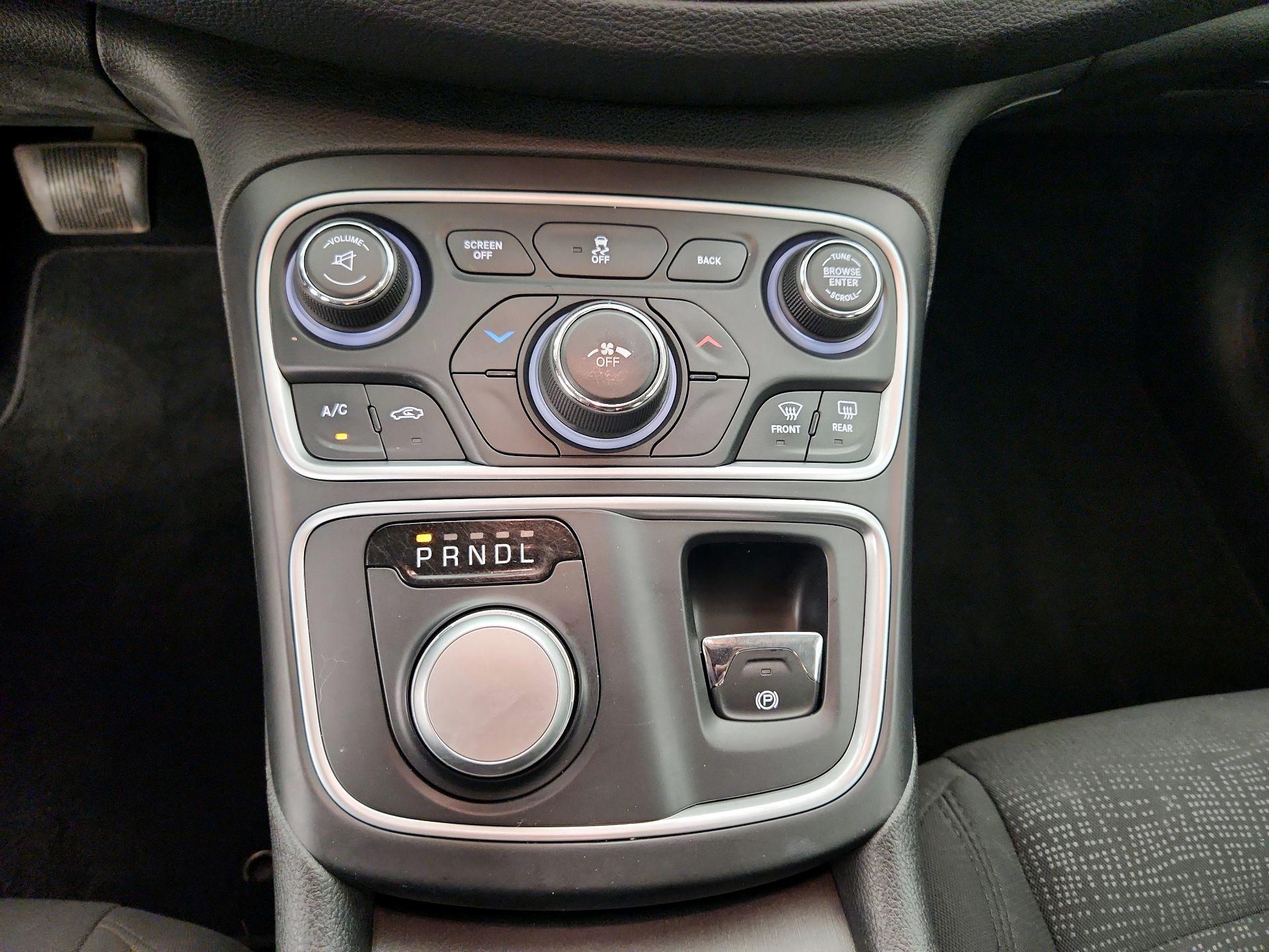 Thumbnail: 2015 Chrysler 200 - 16