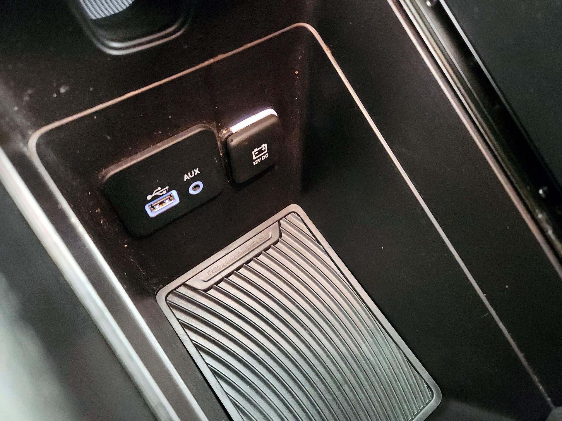 Thumbnail: 2015 Chrysler 200 - 17