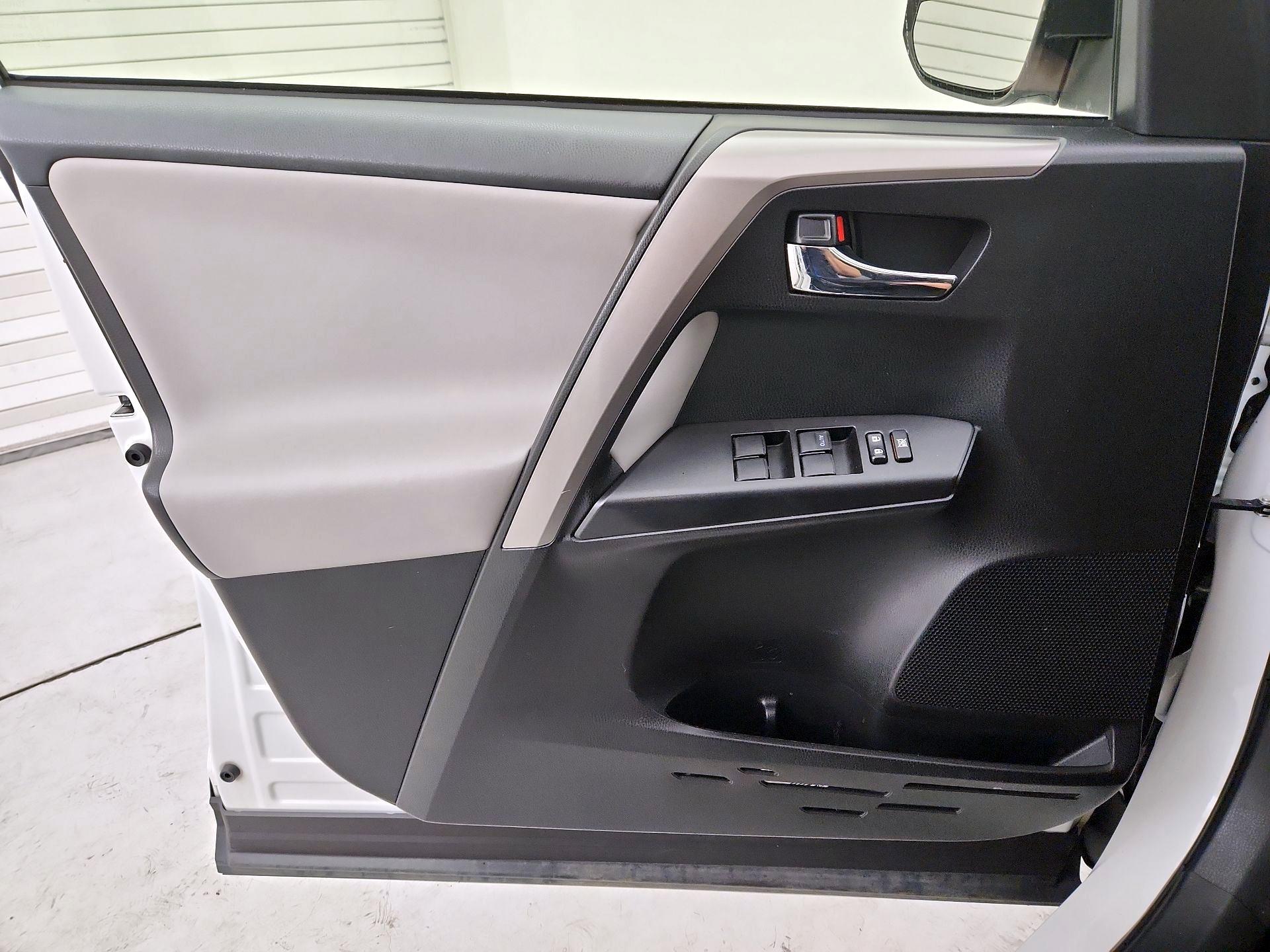 Thumbnail: 2017 Toyota RAV4 - 12