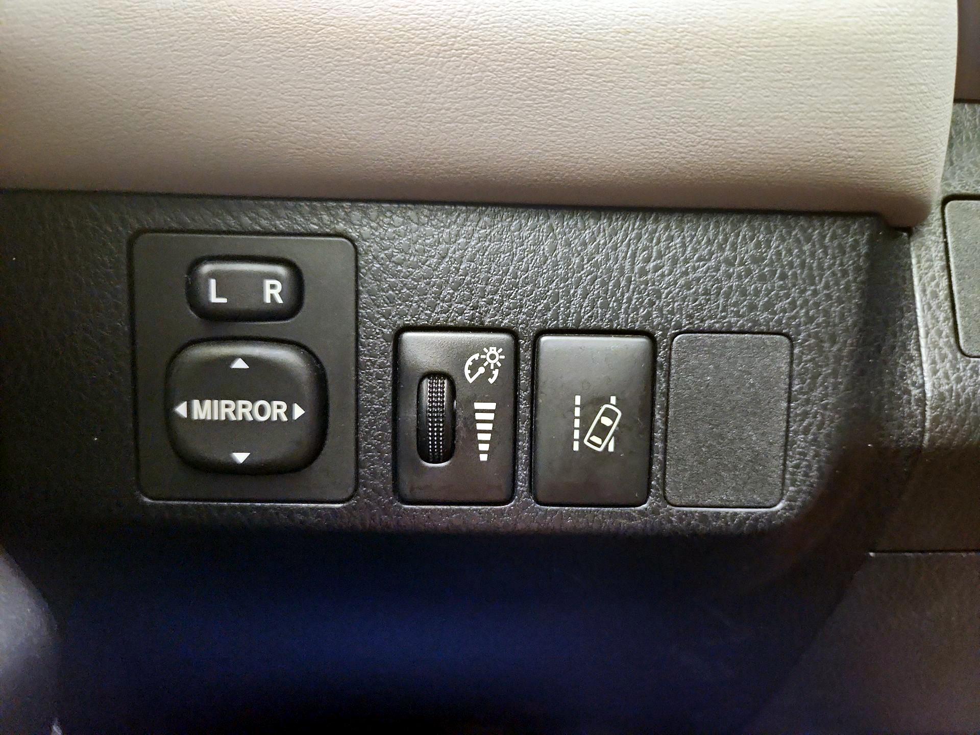Thumbnail: 2017 Toyota RAV4 - 13