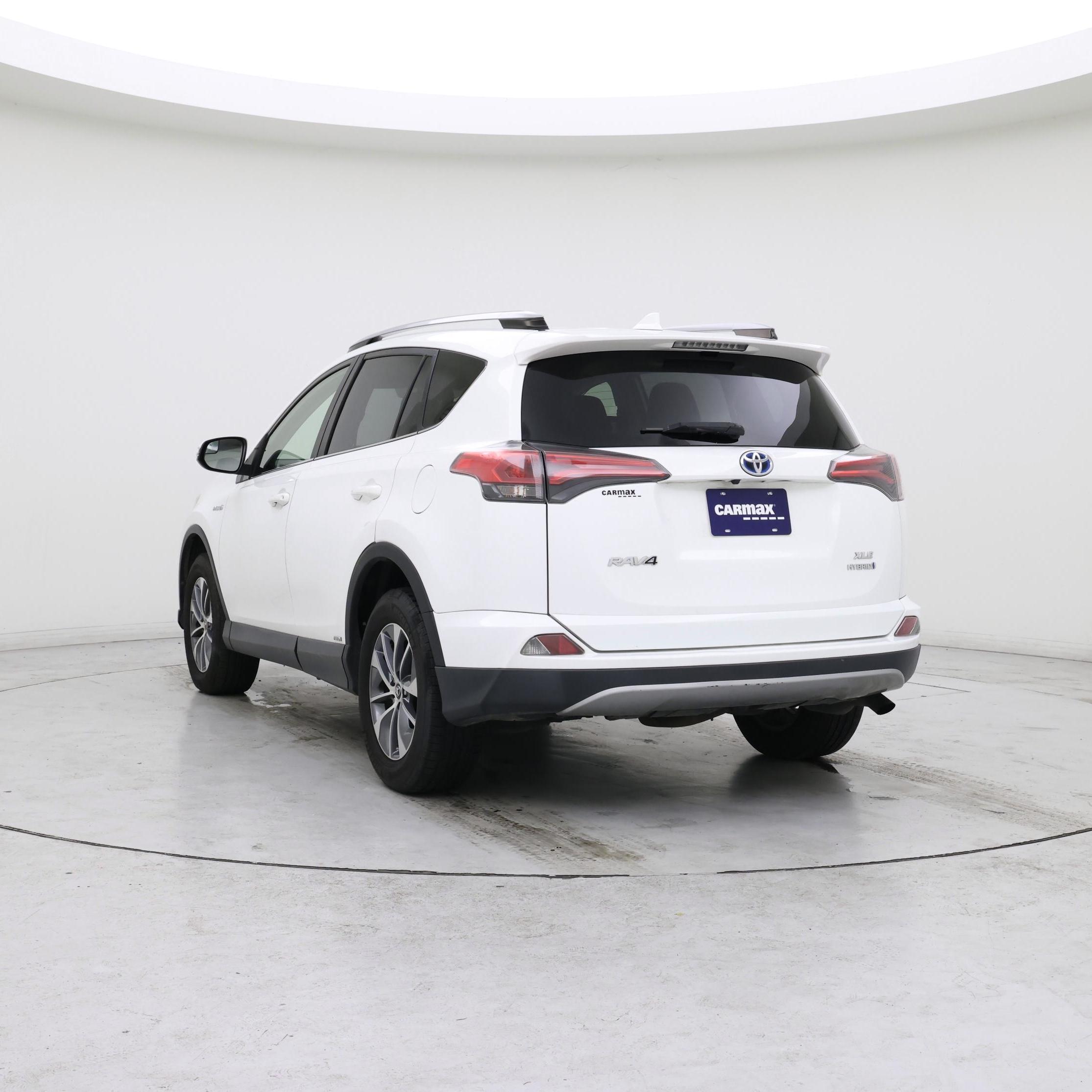 Thumbnail: 2017 Toyota RAV4 - 2