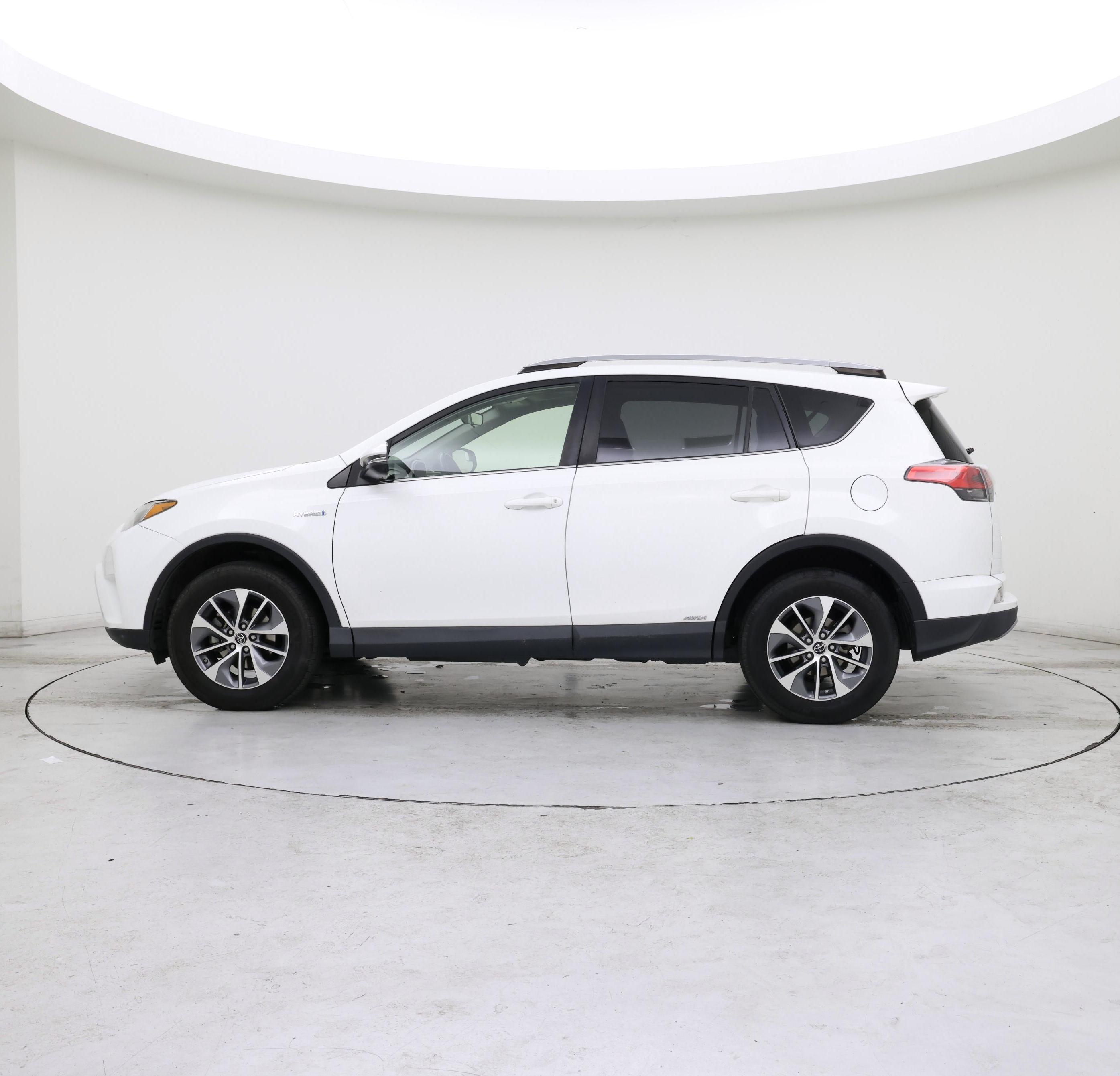 Thumbnail: 2017 Toyota RAV4 - 3