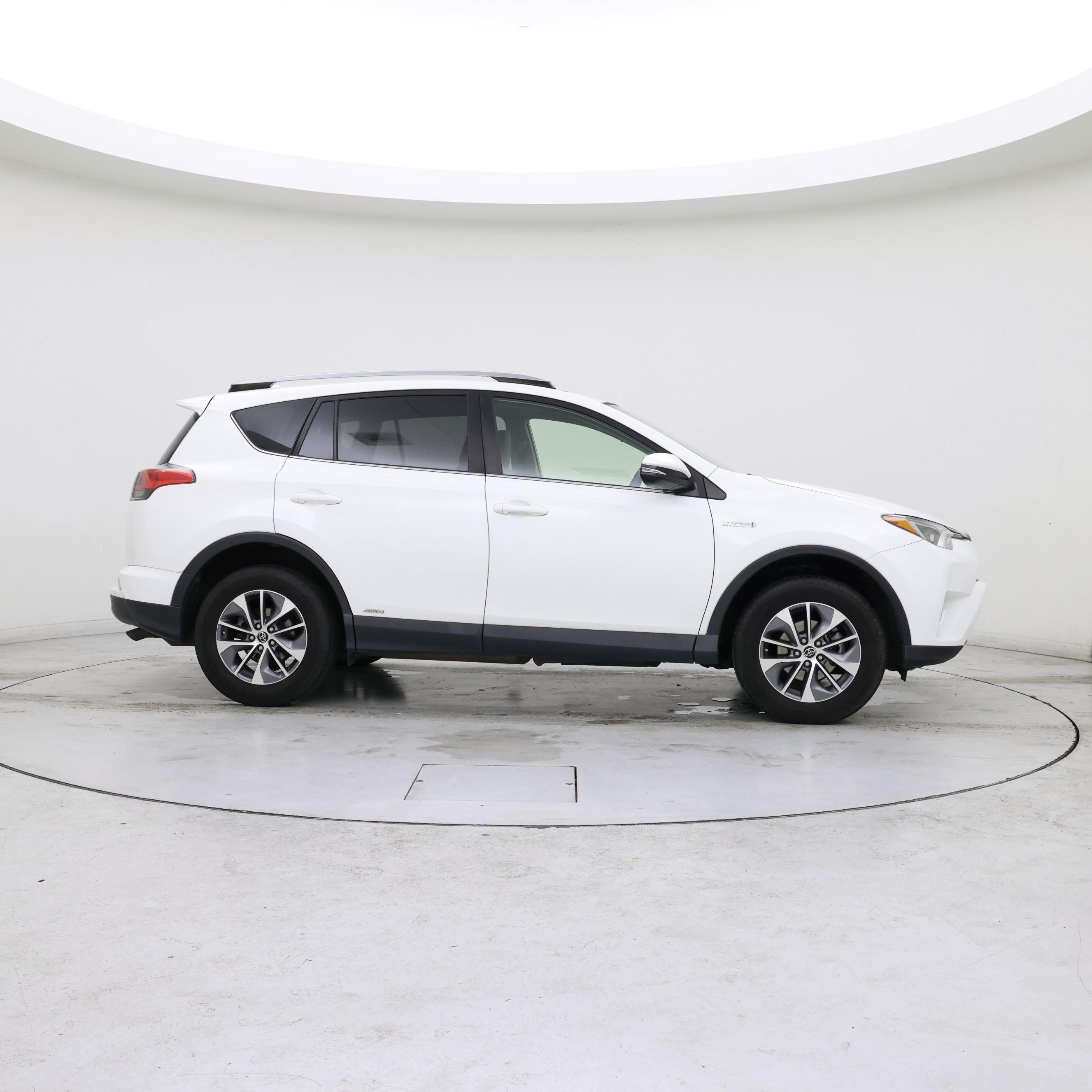 Thumbnail: 2017 Toyota RAV4 - 7