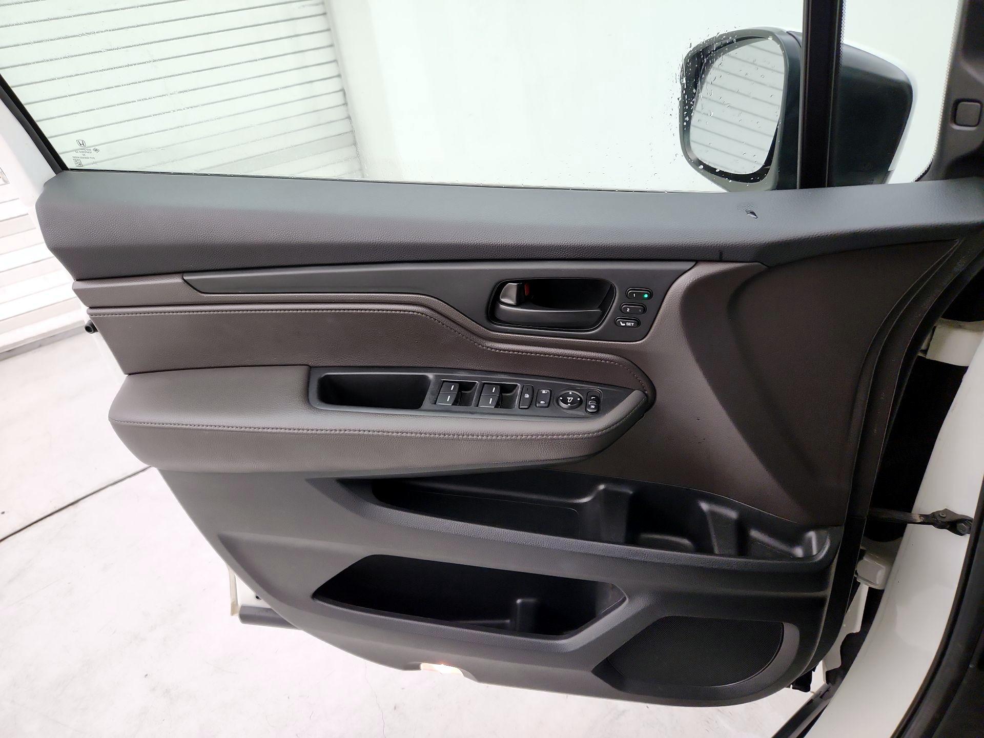 Thumbnail: 2019 Honda Odyssey - 12
