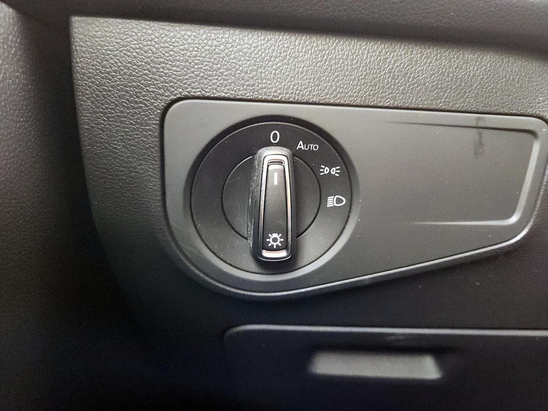 Thumbnail: 2019 Volkswagen Tiguan - 13