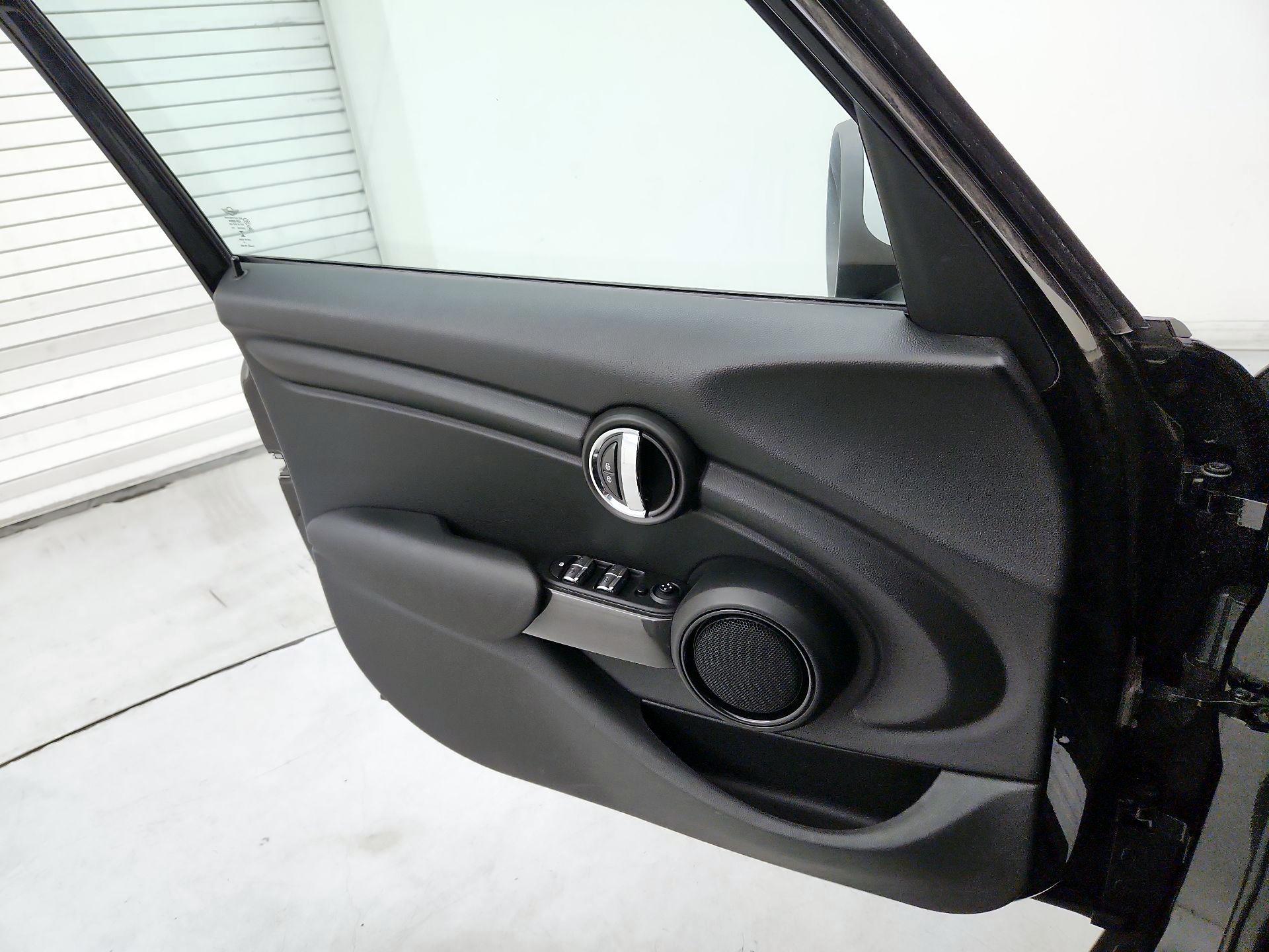 Thumbnail: 2017 MINI Cooper Hardtop - 12