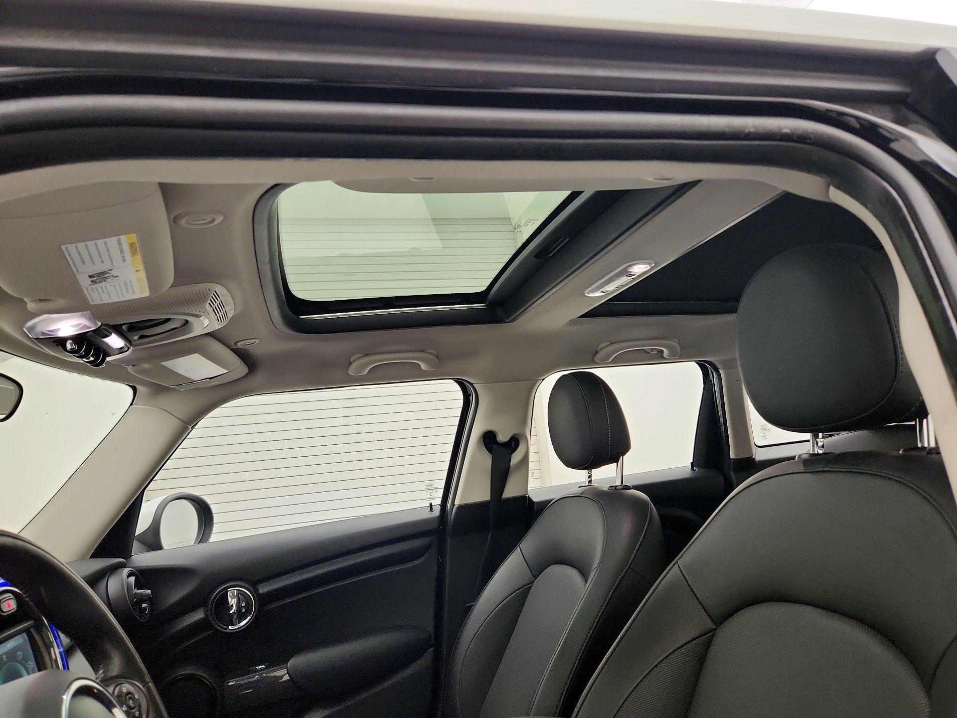 Thumbnail: 2017 MINI Cooper Hardtop - 18