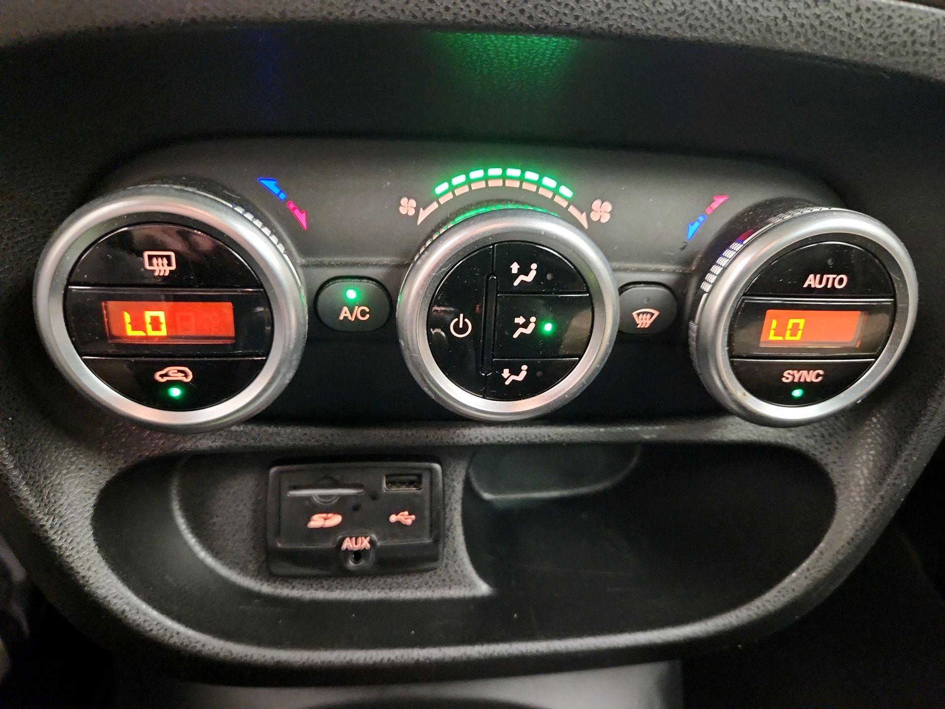 Thumbnail: 2014 Fiat 500L - 16