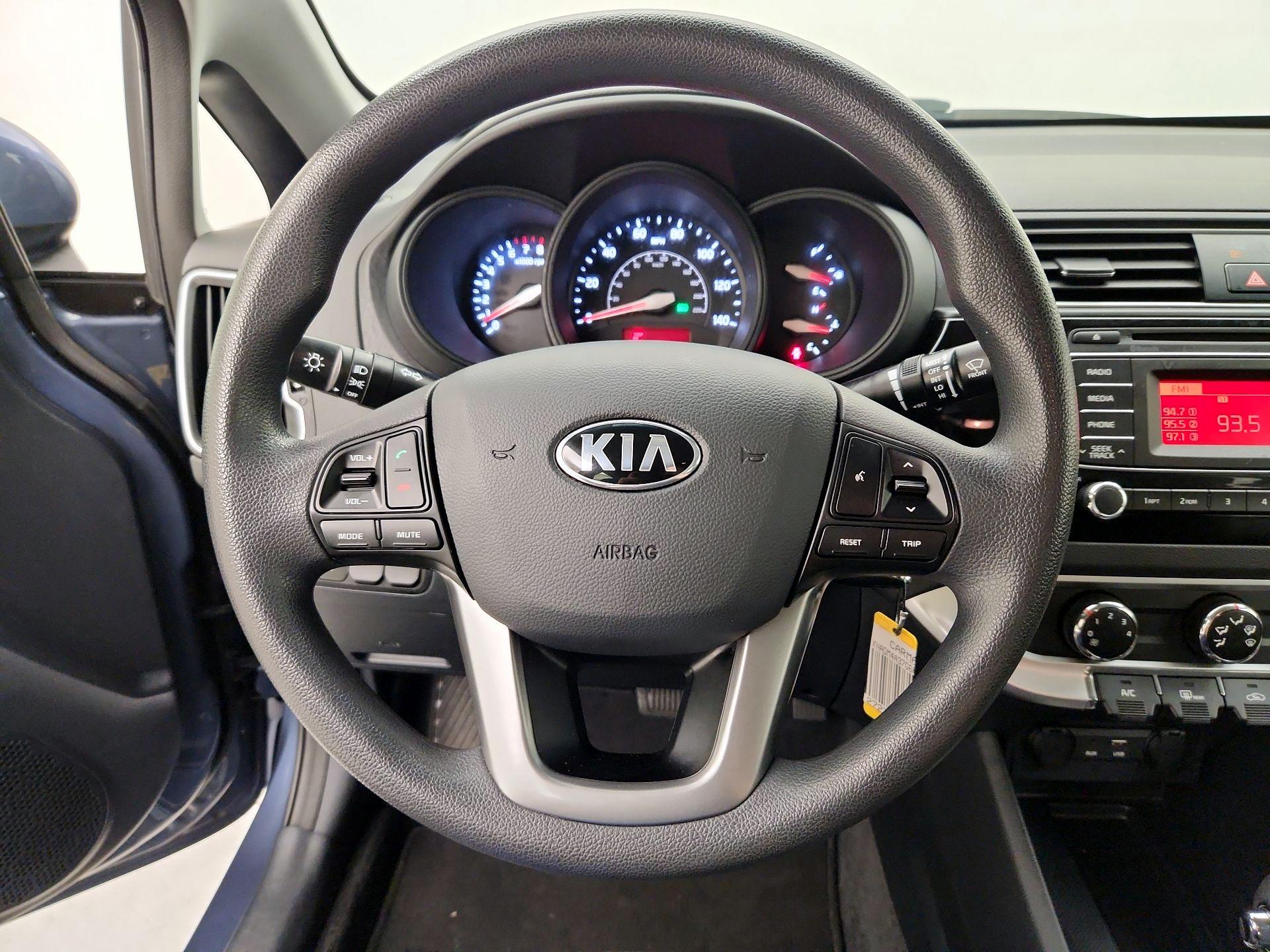 Thumbnail: 2016 Kia Rio - 10