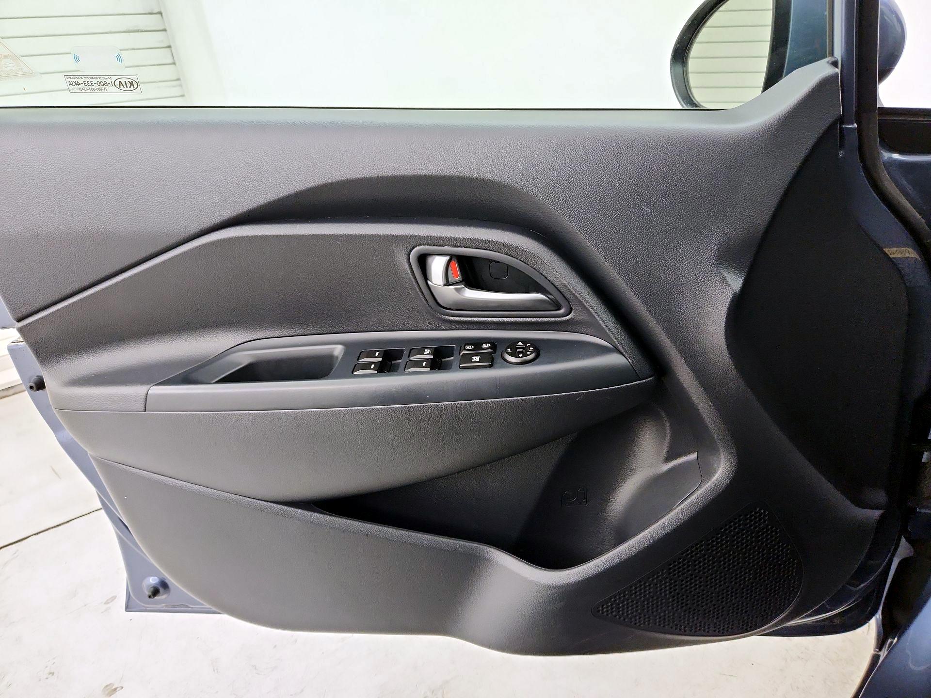 Thumbnail: 2016 Kia Rio - 12