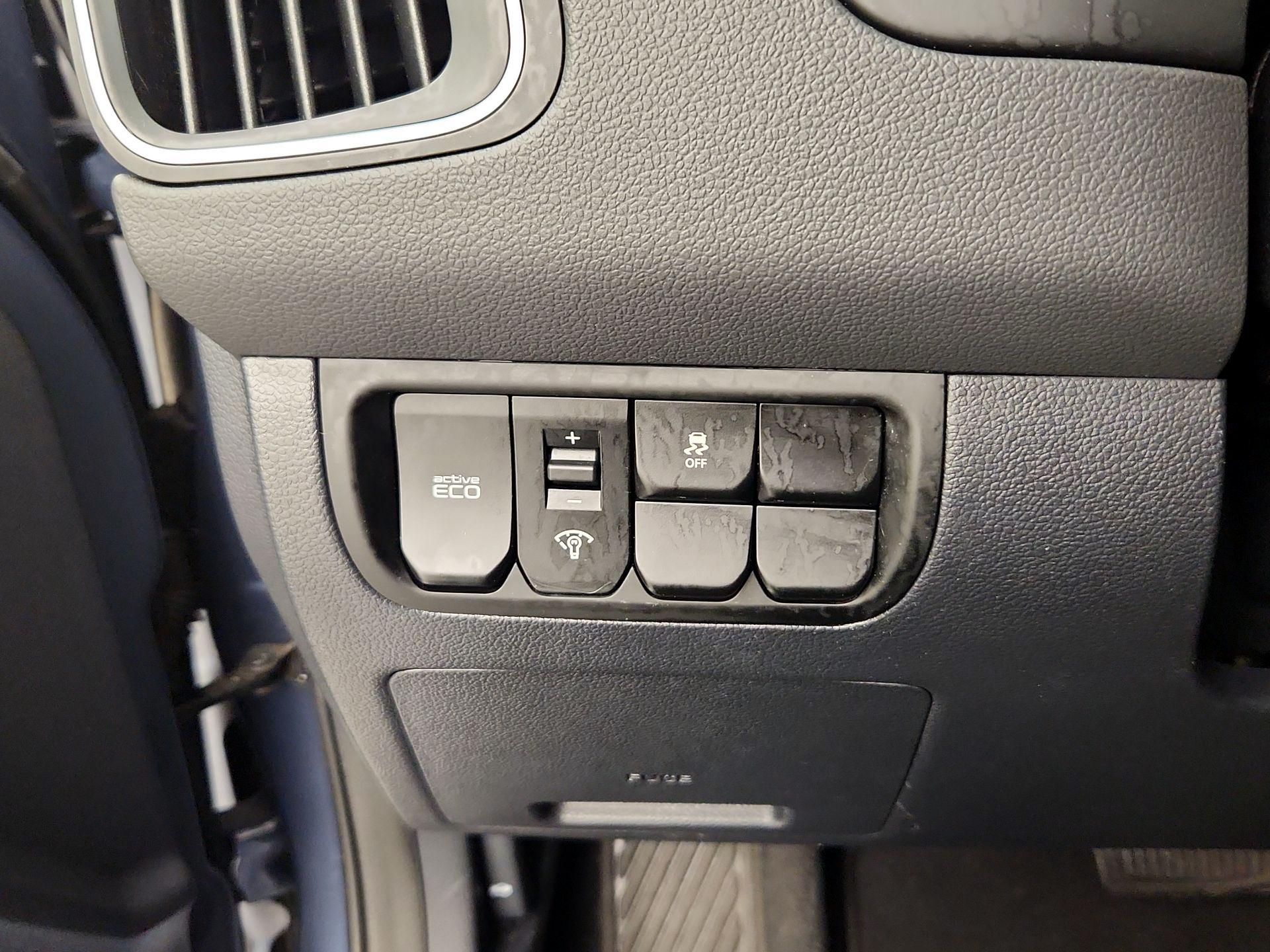 Thumbnail: 2016 Kia Rio - 13