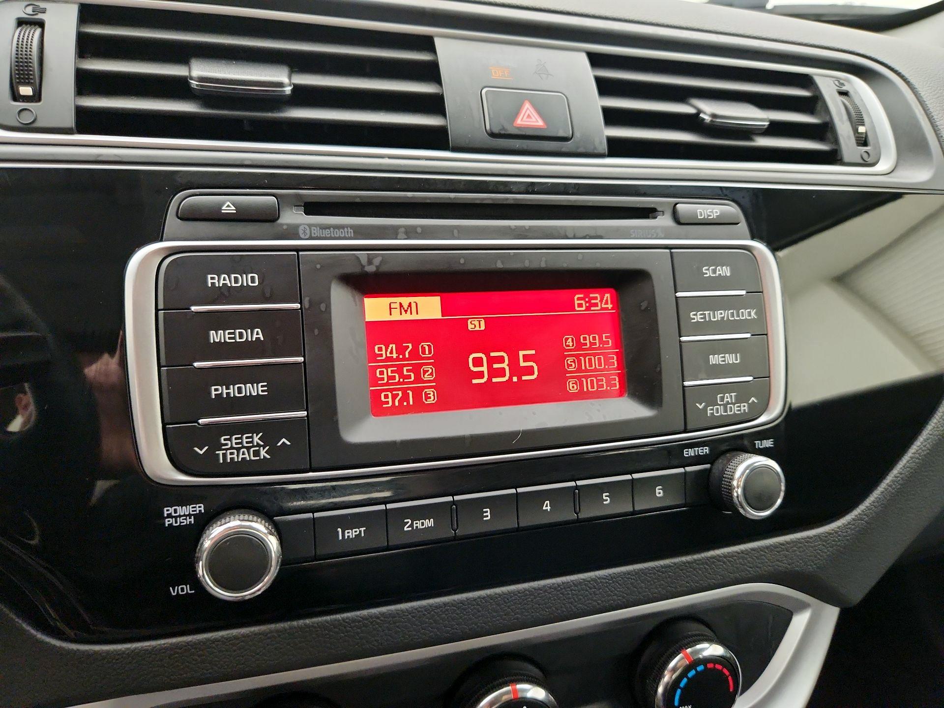 Thumbnail: 2016 Kia Rio - 14