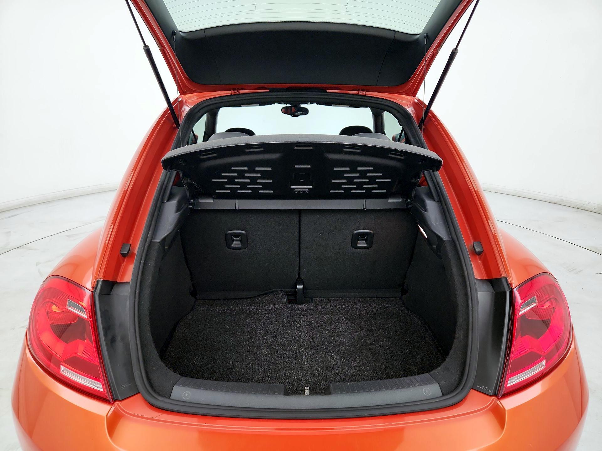 Thumbnail: 2016 Volkswagen Beetle - 20