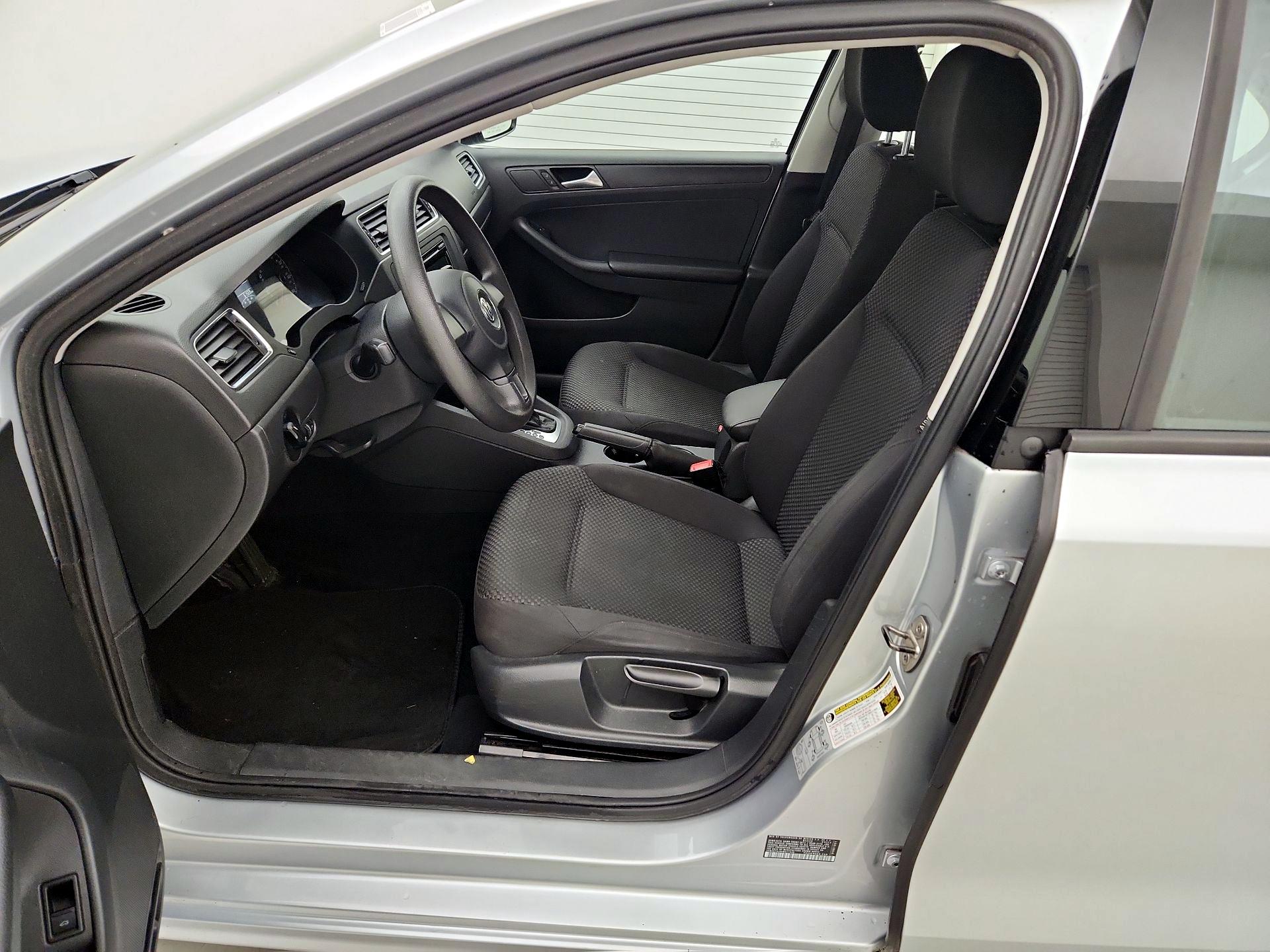 Thumbnail: 2014 Volkswagen Jetta - 11