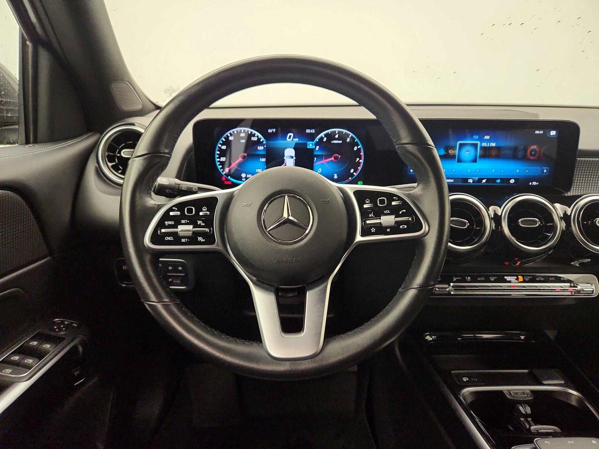 Thumbnail: 2022 Mercedes-Benz GLB - 10