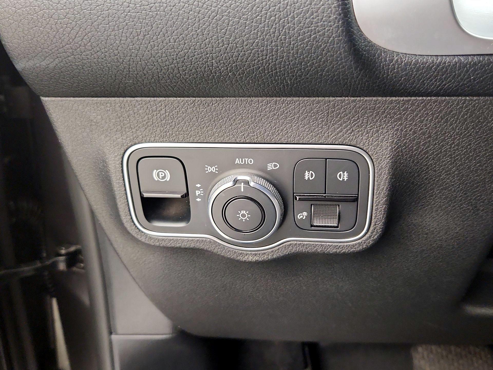 Thumbnail: 2022 Mercedes-Benz GLB - 13