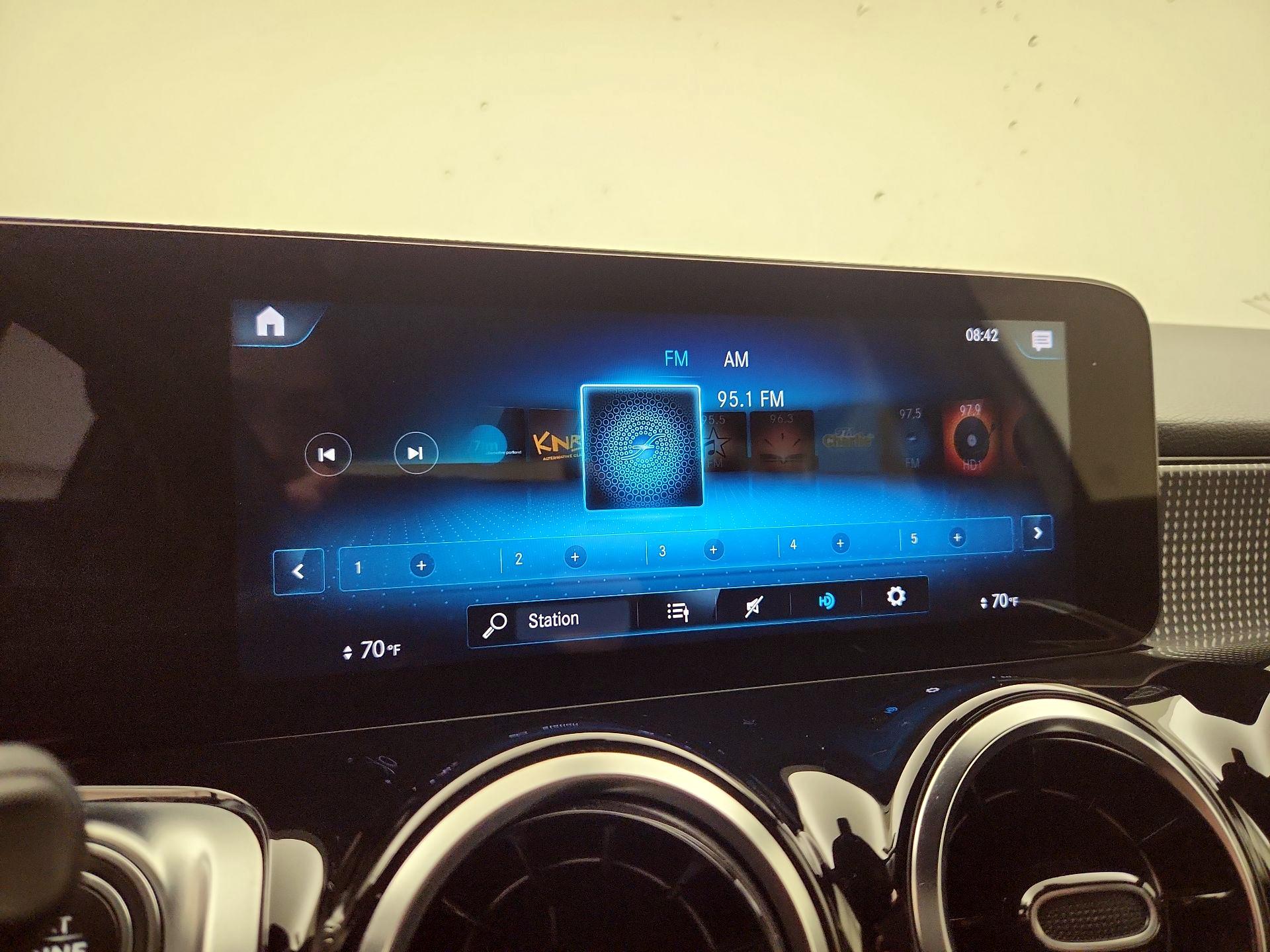 Thumbnail: 2022 Mercedes-Benz GLB - 15