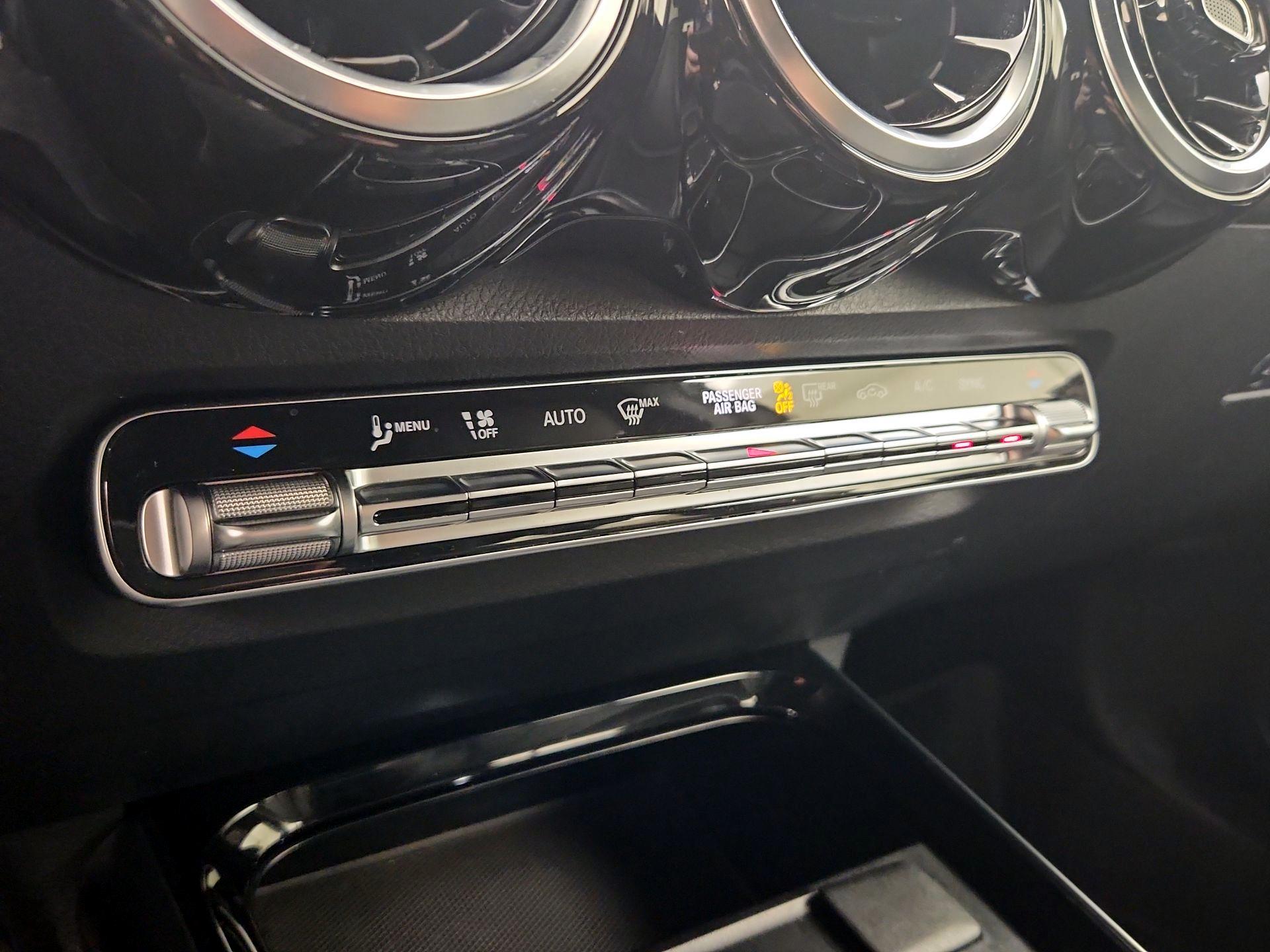 Thumbnail: 2022 Mercedes-Benz GLB - 16