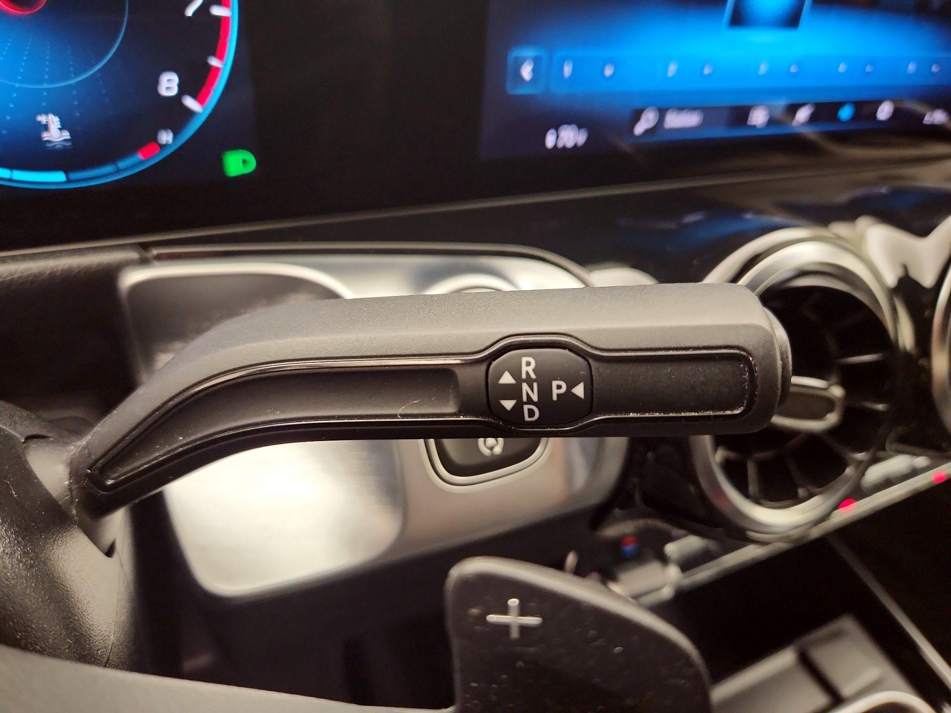 Thumbnail: 2022 Mercedes-Benz GLB - 17