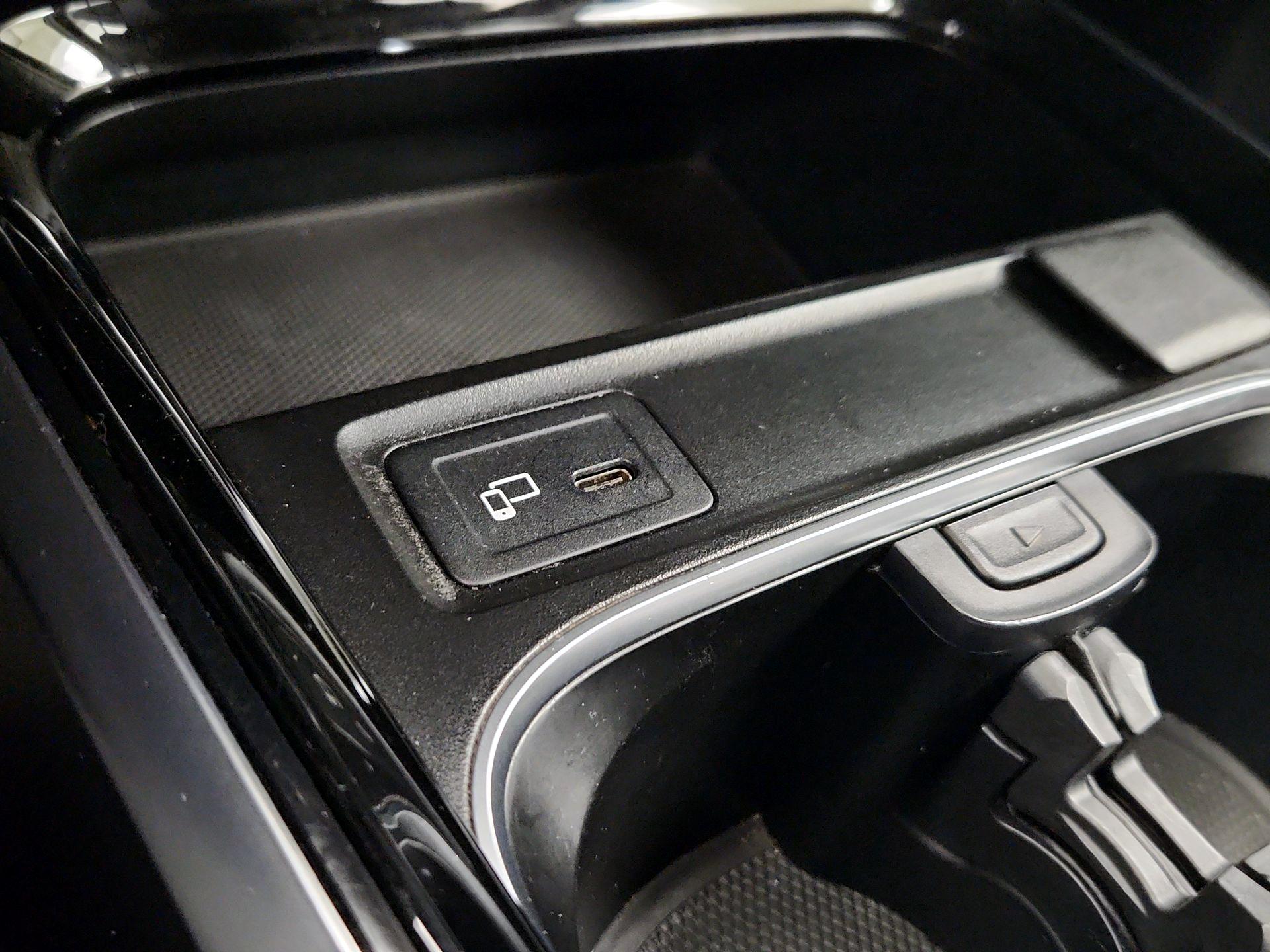 Thumbnail: 2022 Mercedes-Benz GLB - 18