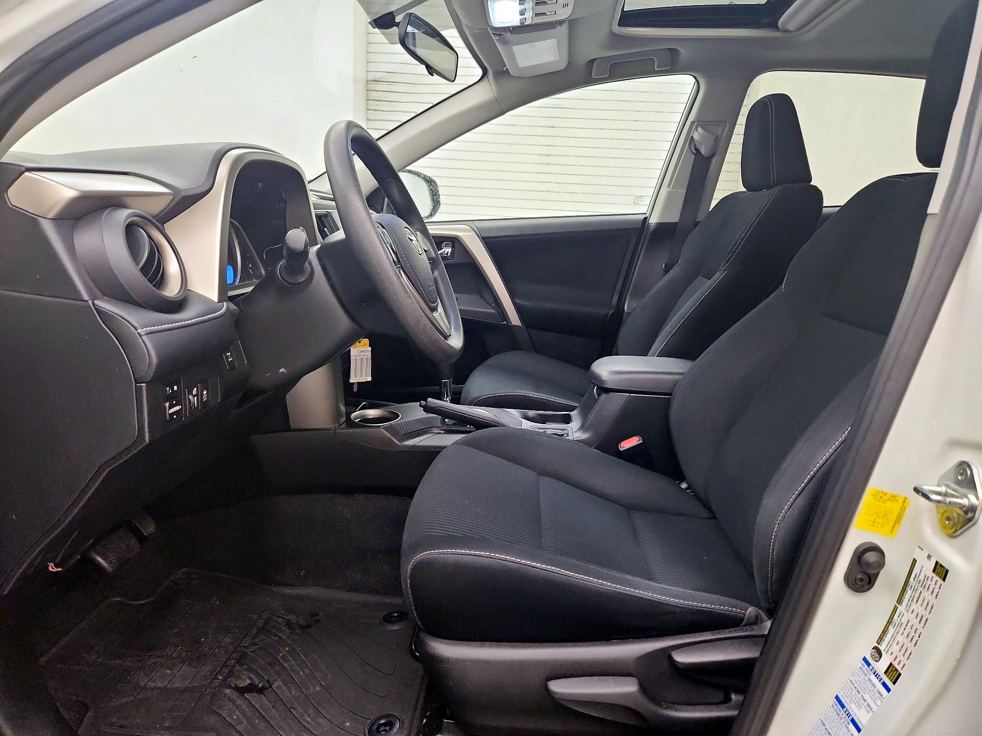 Thumbnail: 2015 Toyota RAV4 - 11