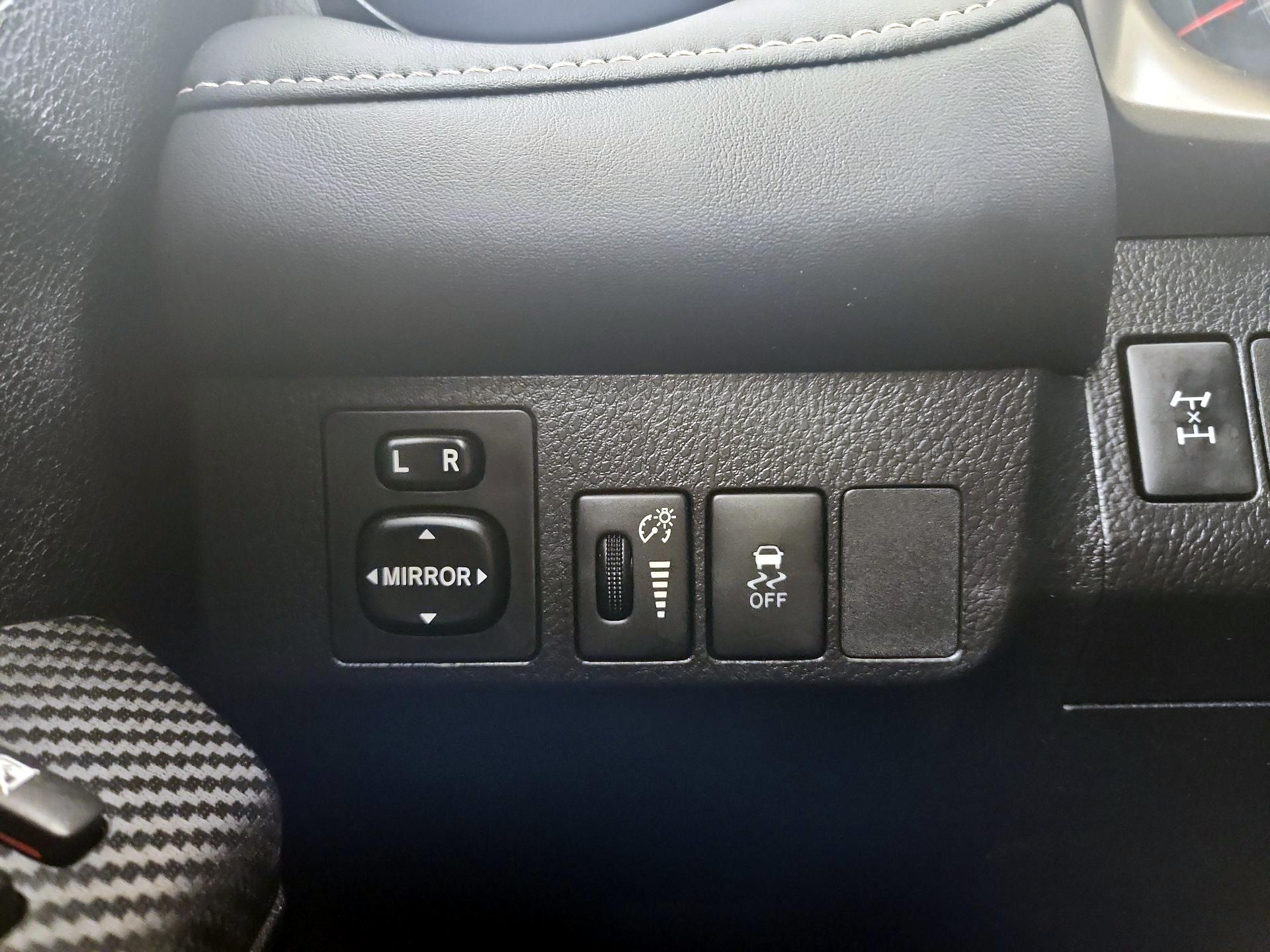 Thumbnail: 2015 Toyota RAV4 - 13