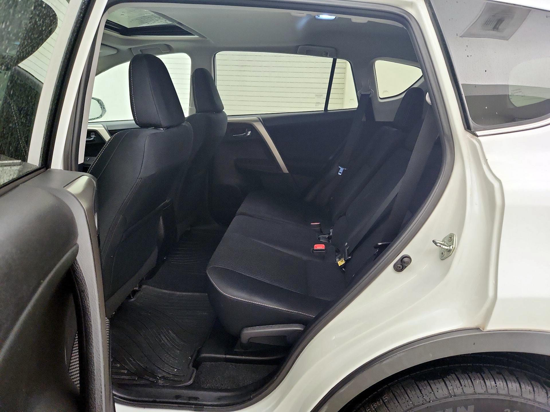 Thumbnail: 2015 Toyota RAV4 - 20
