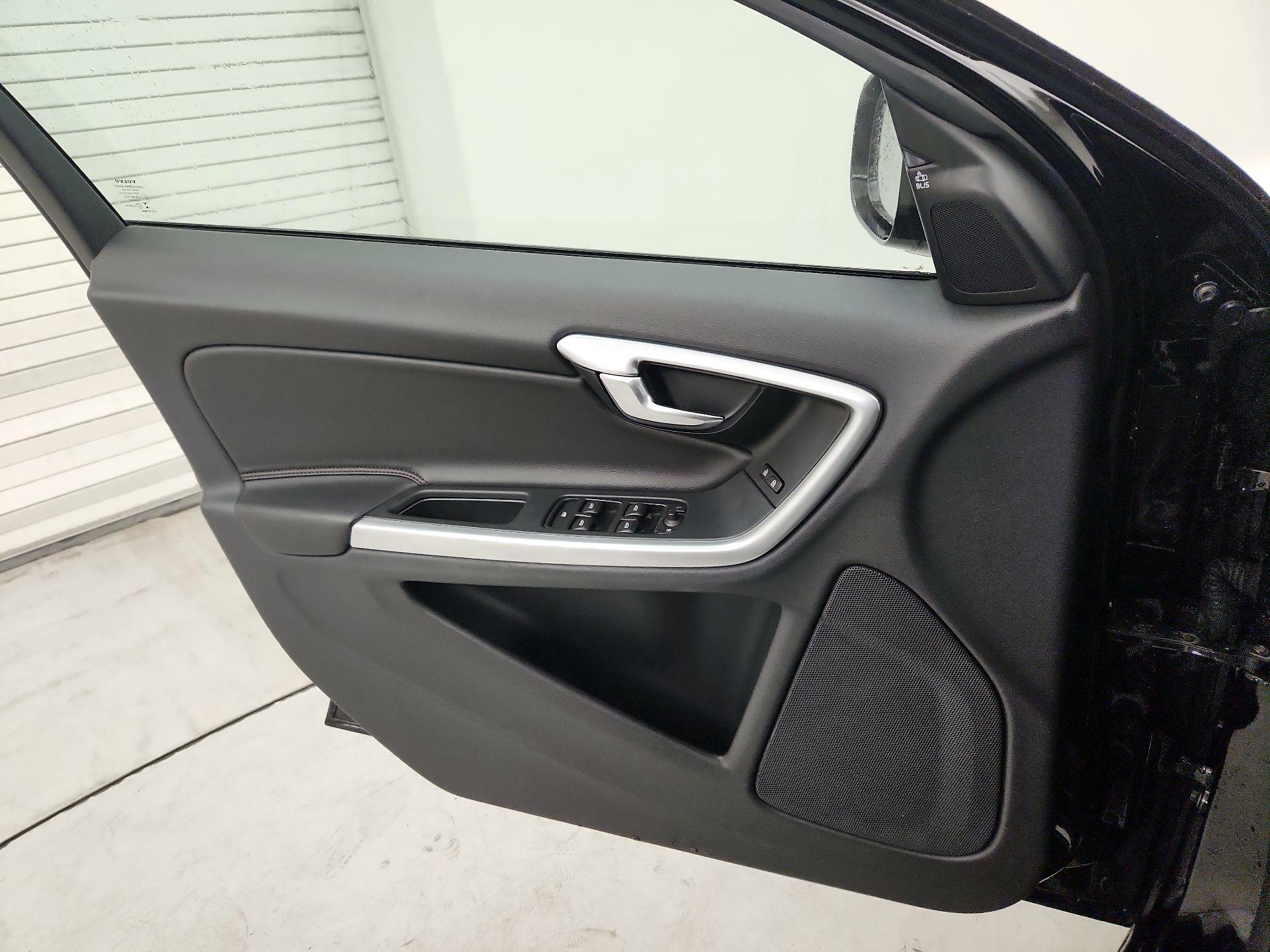 Thumbnail: 2016 Volvo S60 - 12