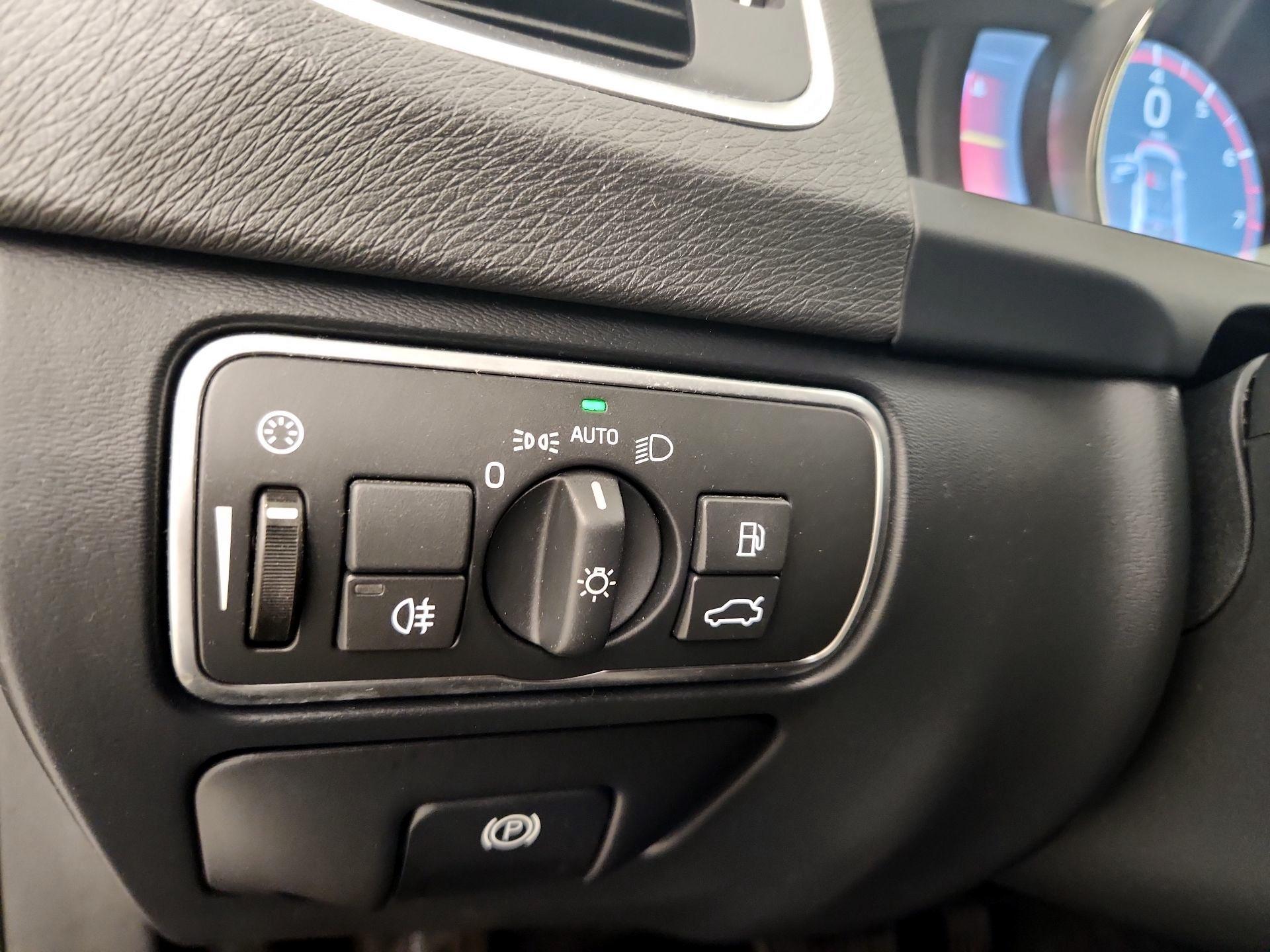 Thumbnail: 2016 Volvo S60 - 13
