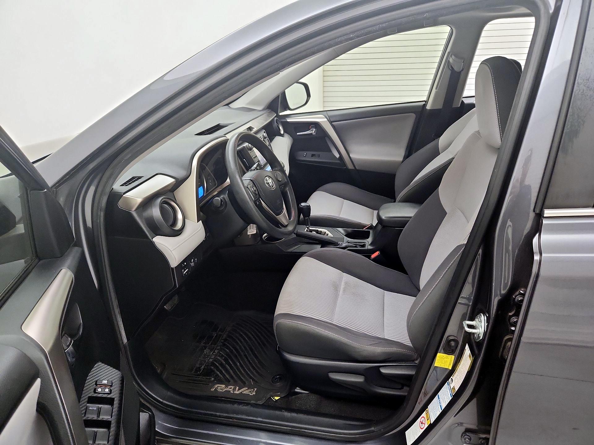 Thumbnail: 2015 Toyota RAV4 - 11
