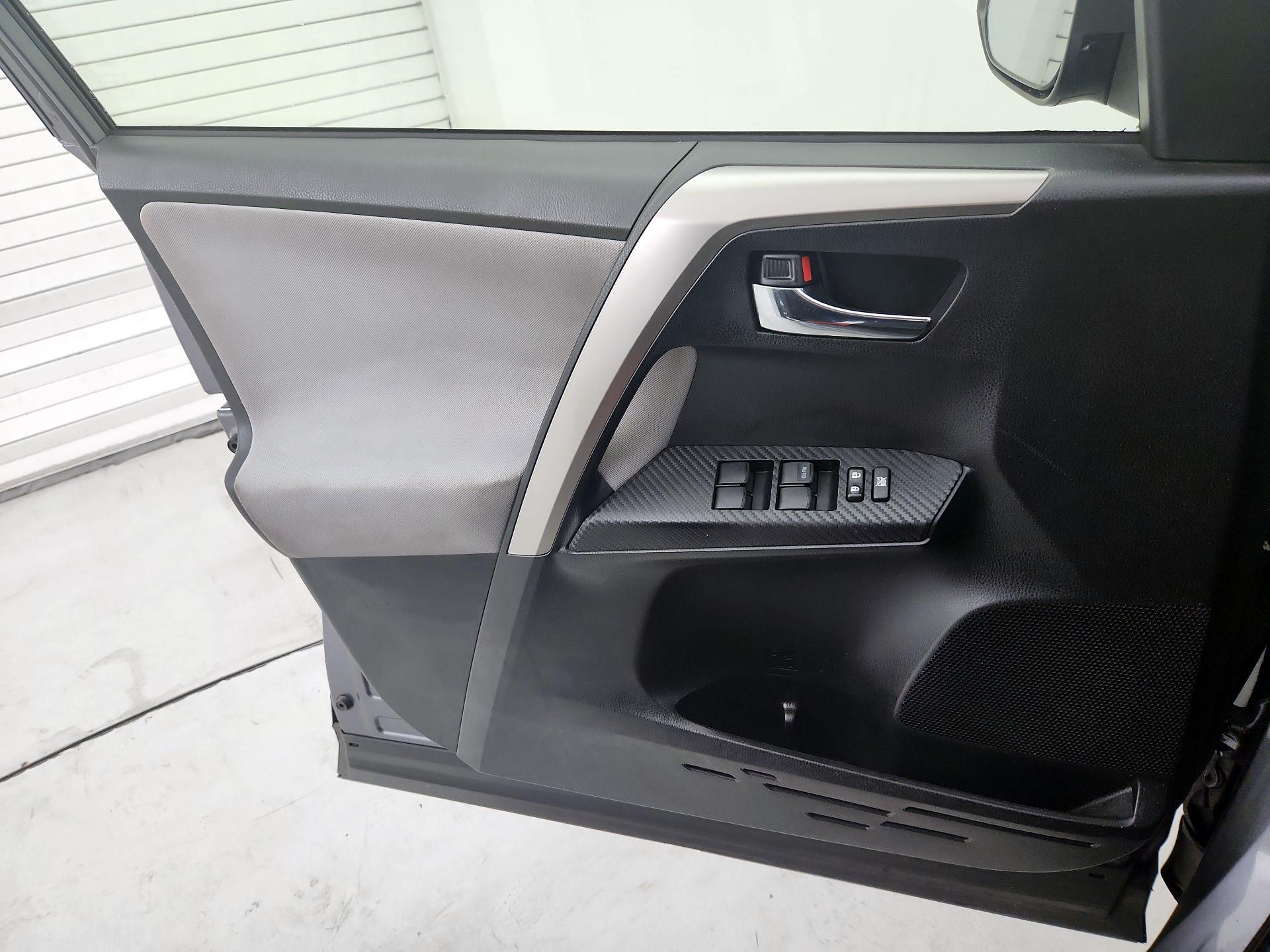 Thumbnail: 2015 Toyota RAV4 - 12