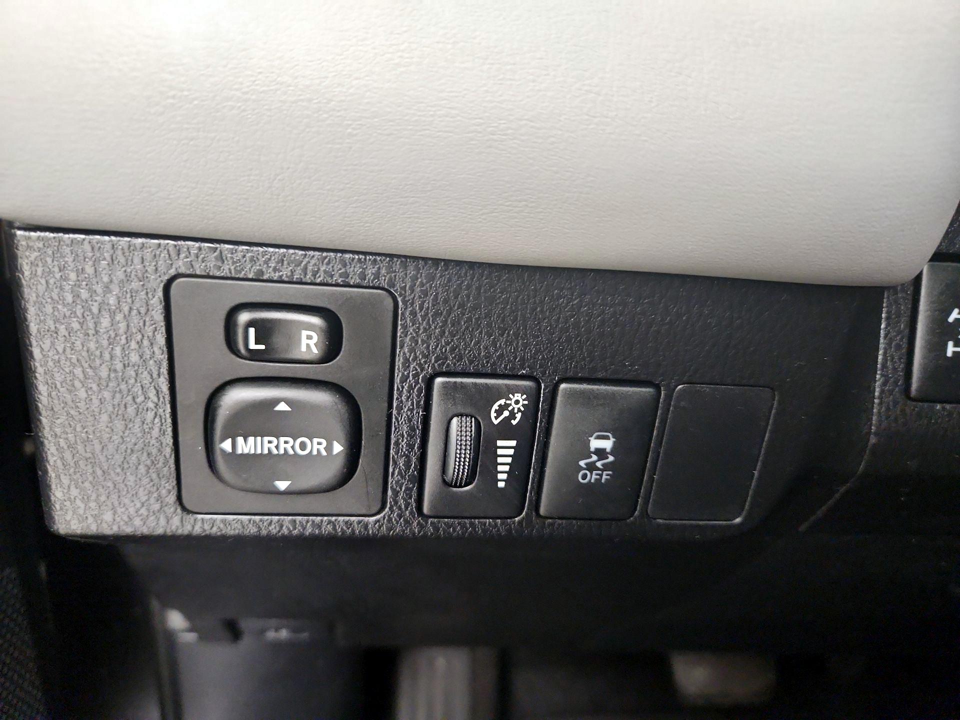 Thumbnail: 2015 Toyota RAV4 - 13