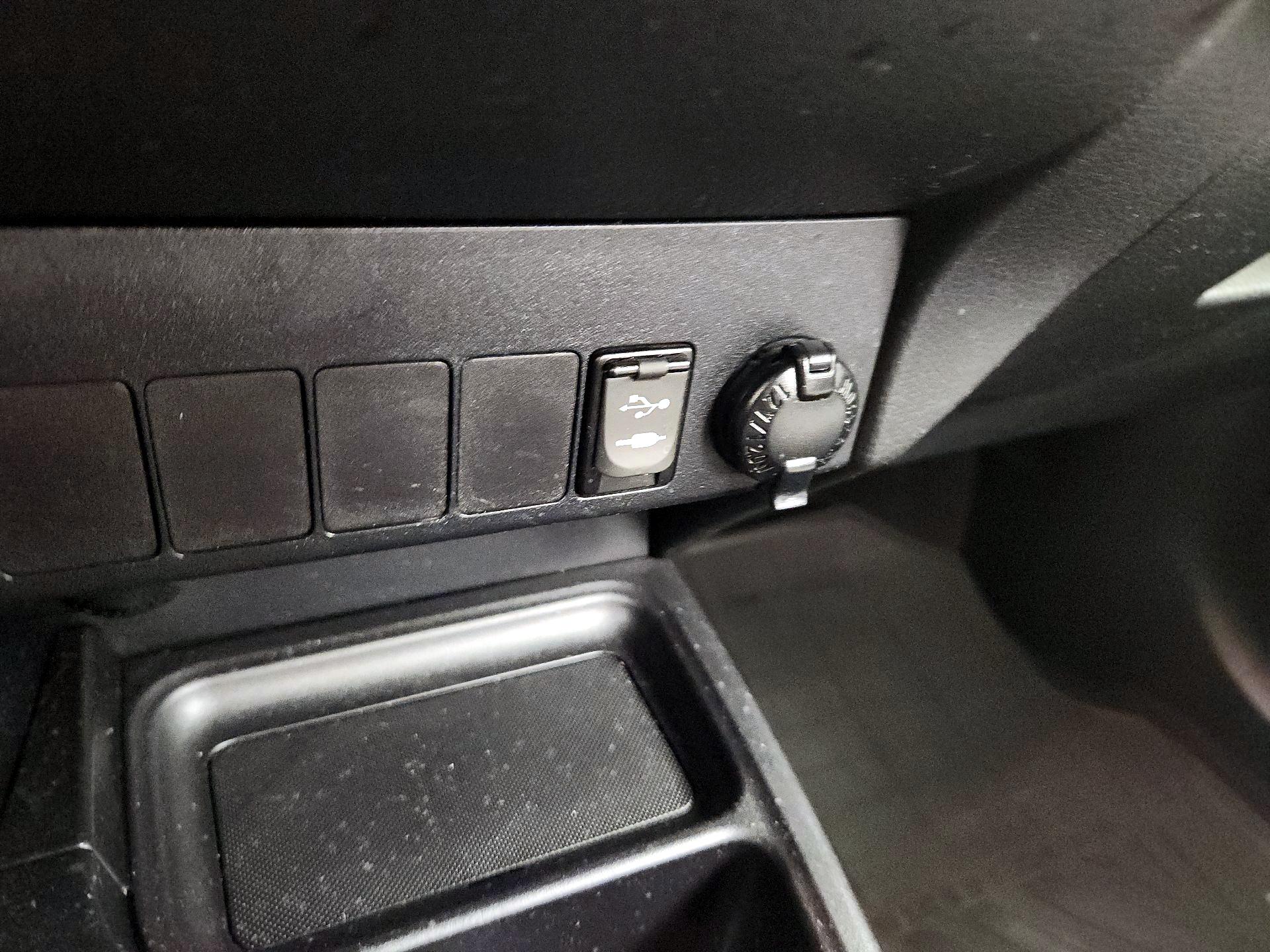 Thumbnail: 2015 Toyota RAV4 - 19