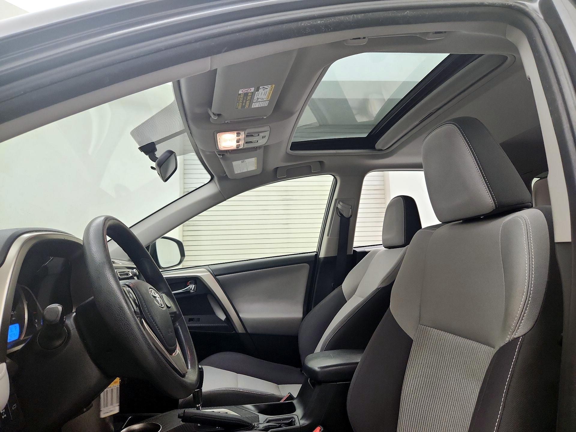 Thumbnail: 2015 Toyota RAV4 - 20