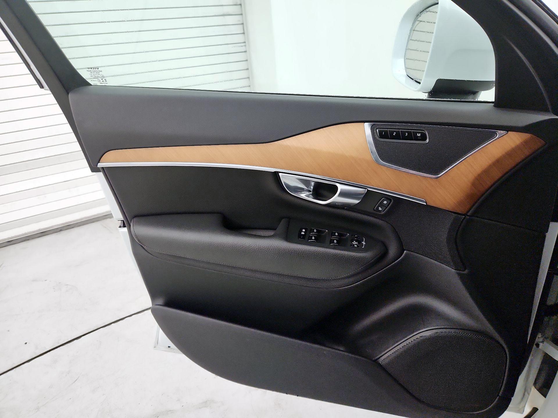 Thumbnail: 2021 Volvo XC90 - 12